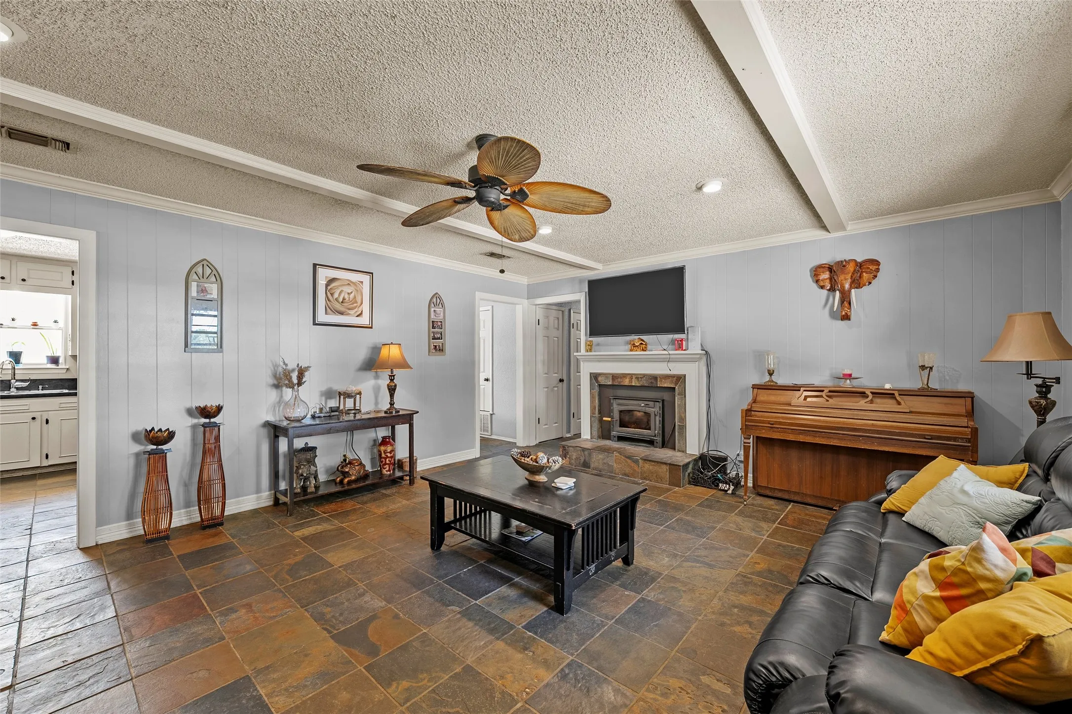 Single Family Residence For Sale in Mc Lennan County , 1047 Fort Hill Road, Waco, Texas 76705, 3 Bedroom, 2 Bathroom, 2 Garage spaces, 2,039 Sqft, built in 1976, mls#21340131, Real Estate Agent in Waco, Homes For Sale in Mc Lennan county, Homes For Sale in Waco, Realtor in Waco Texas, Real Estate Brokerage Independent Realty Texas, Luminita Cordes Realtor