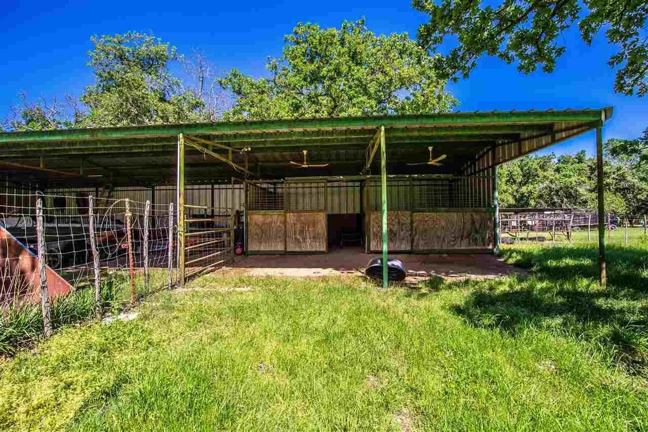 Single Family Residence For Sale in Mc Lennan County , 1047 Fort Hill Road, Waco, Texas 76705, 3 Bedroom, 2 Bathroom, 2 Garage spaces, 2,039 Sqft, built in 1976, mls#21340131, Real Estate Agent in Waco, Homes For Sale in Mc Lennan county, Homes For Sale in Waco, Realtor in Waco Texas, Real Estate Brokerage Independent Realty Texas, Luminita Cordes Realtor