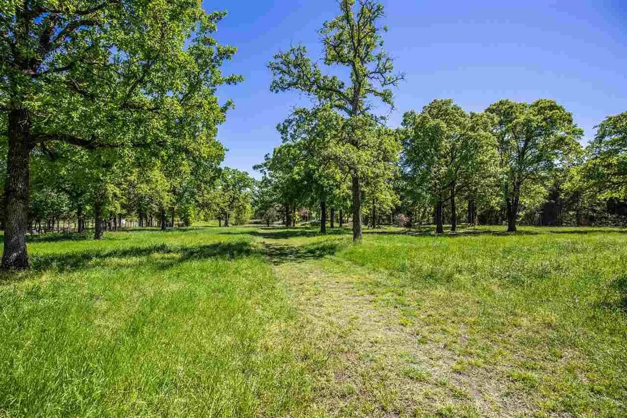 Single Family Residence For Sale in Mc Lennan County , 1047 Fort Hill Road, Waco, Texas 76705, 3 Bedroom, 2 Bathroom, 2 Garage spaces, 2,039 Sqft, built in 1976, mls#21340131, Real Estate Agent in Waco, Homes For Sale in Mc Lennan county, Homes For Sale in Waco, Realtor in Waco Texas, Real Estate Brokerage Independent Realty Texas, Luminita Cordes Realtor