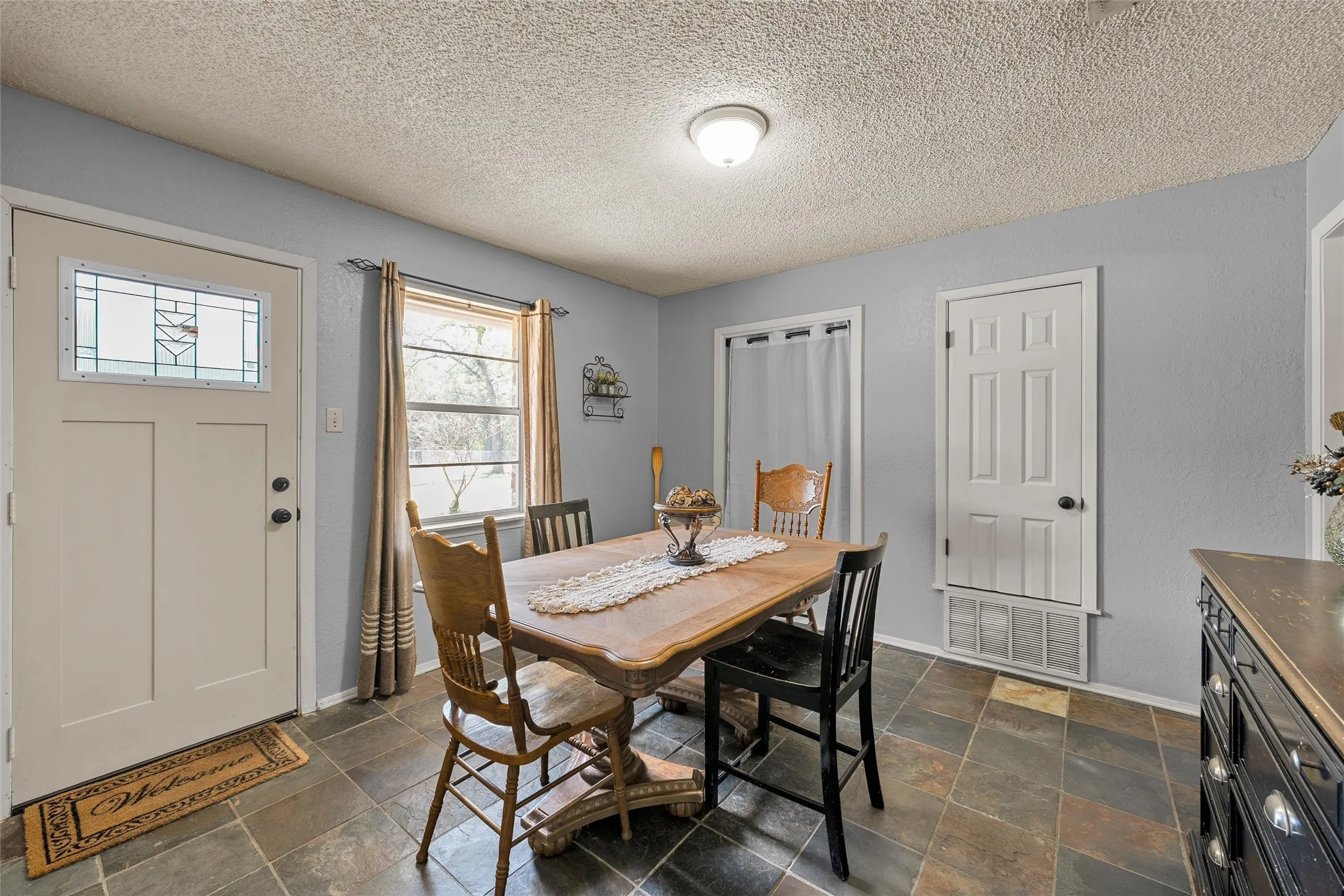 Single Family Residence For Sale in Mc Lennan County , 1047 Fort Hill Road, Waco, Texas 76705, 3 Bedroom, 2 Bathroom, 2 Garage spaces, 2,039 Sqft, built in 1976, mls#21340131, Real Estate Agent in Waco, Homes For Sale in Mc Lennan county, Homes For Sale in Waco, Realtor in Waco Texas, Real Estate Brokerage Independent Realty Texas, Luminita Cordes Realtor