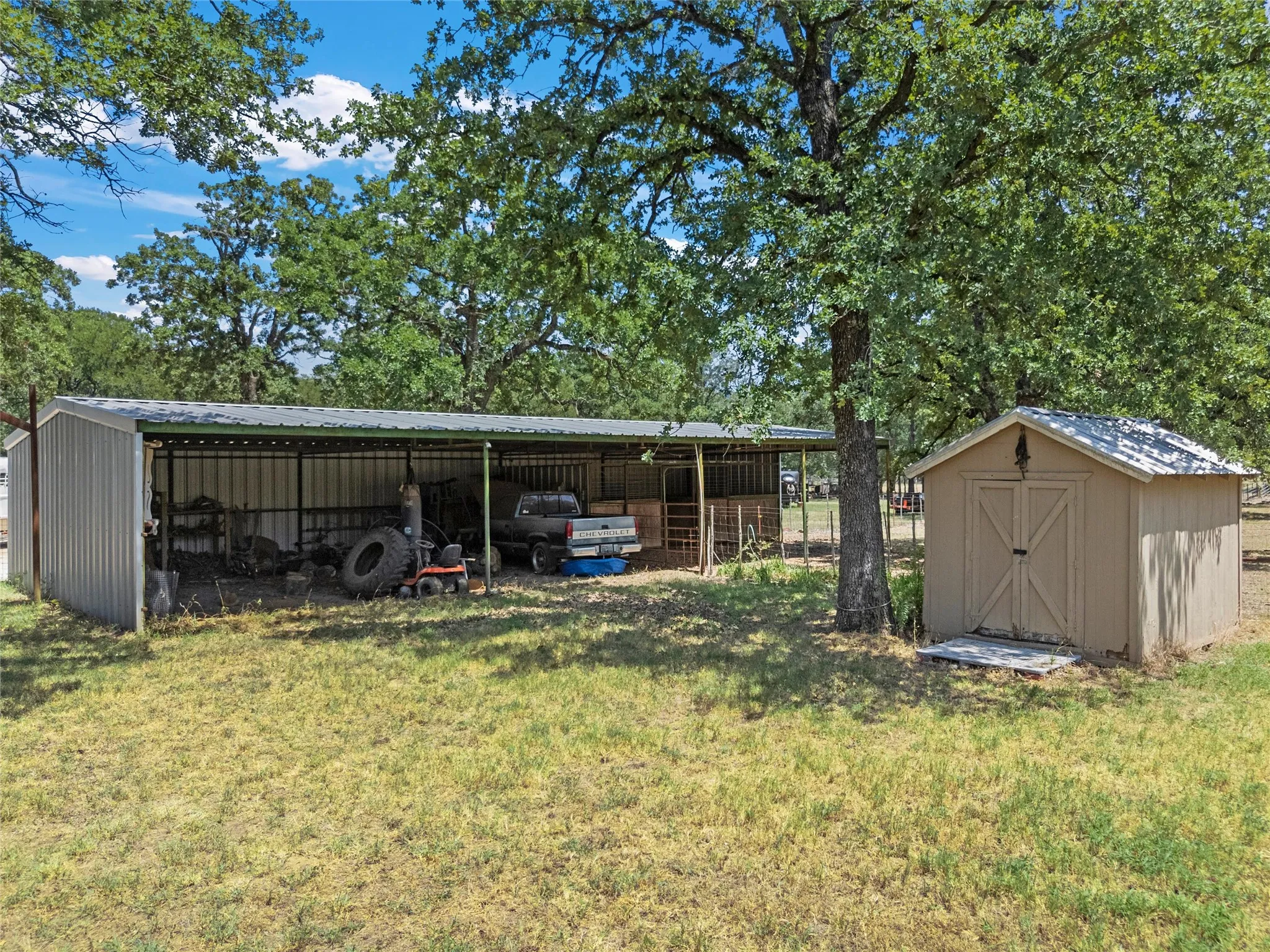 Single Family Residence For Sale in Mc Lennan County , 1047 Fort Hill Road, Waco, Texas 76705, 3 Bedroom, 2 Bathroom, 2 Garage spaces, 2,039 Sqft, built in 1976, mls#21340131, Real Estate Agent in Waco, Homes For Sale in Mc Lennan county, Homes For Sale in Waco, Realtor in Waco Texas, Real Estate Brokerage Independent Realty Texas, Luminita Cordes Realtor