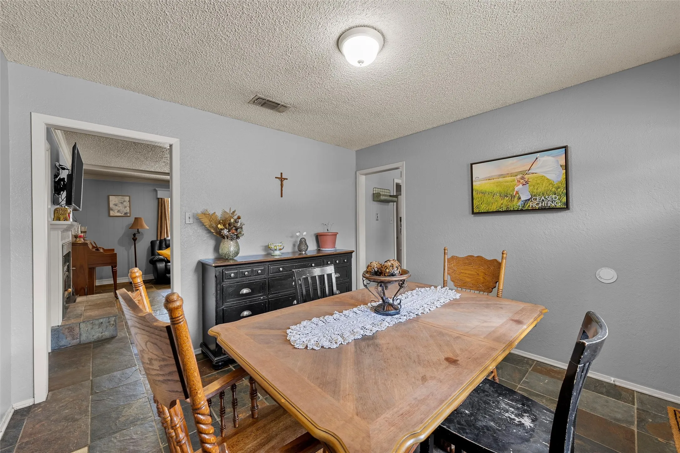 Single Family Residence For Sale in Mc Lennan County , 1047 Fort Hill Road, Waco, Texas 76705, 3 Bedroom, 2 Bathroom, 2 Garage spaces, 2,039 Sqft, built in 1976, mls#21340131, Real Estate Agent in Waco, Homes For Sale in Mc Lennan county, Homes For Sale in Waco, Realtor in Waco Texas, Real Estate Brokerage Independent Realty Texas, Luminita Cordes Realtor