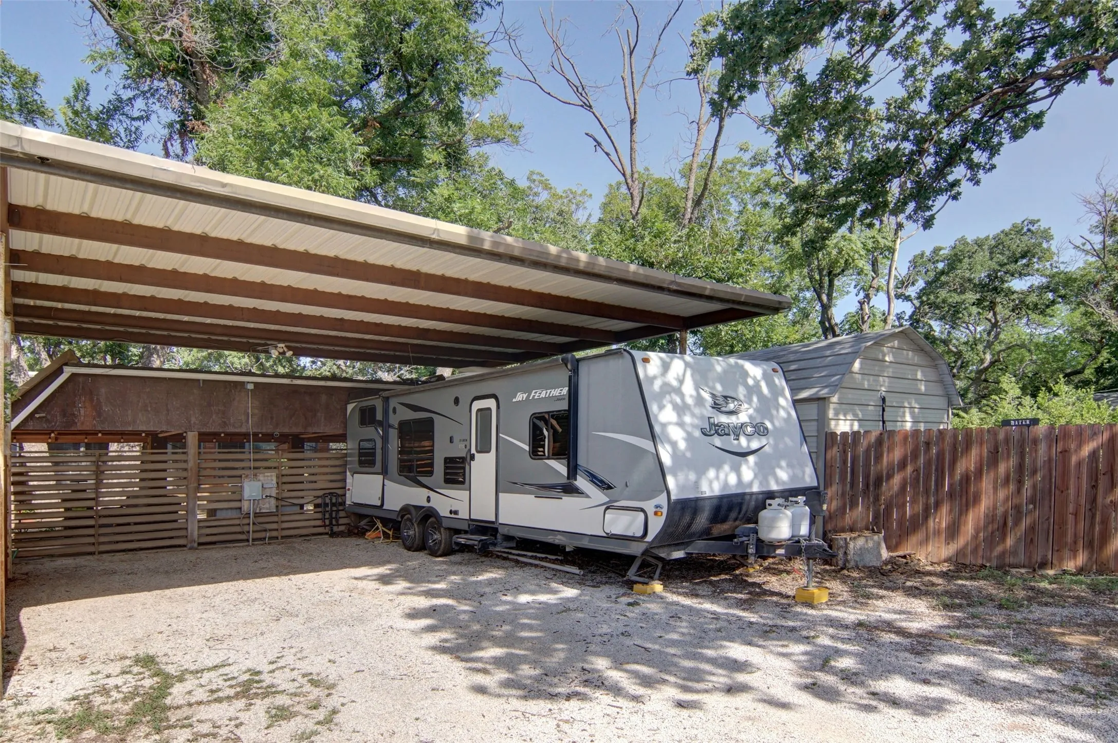 Single Family Residence For Sale in Young County , 825 Elm Street, Graham, Texas 76450, 3 Bedroom, 3 Bathroom, 1 Garage spaces, 3,187 Sqft, built in 1940, mls#21339649, Real Estate Agent in Graham, Homes For Sale in Young county, Homes For Sale in Graham, Realtor in Graham Texas, Real Estate Brokerage Independent Realty Texas, Luminita Cordes Realtor