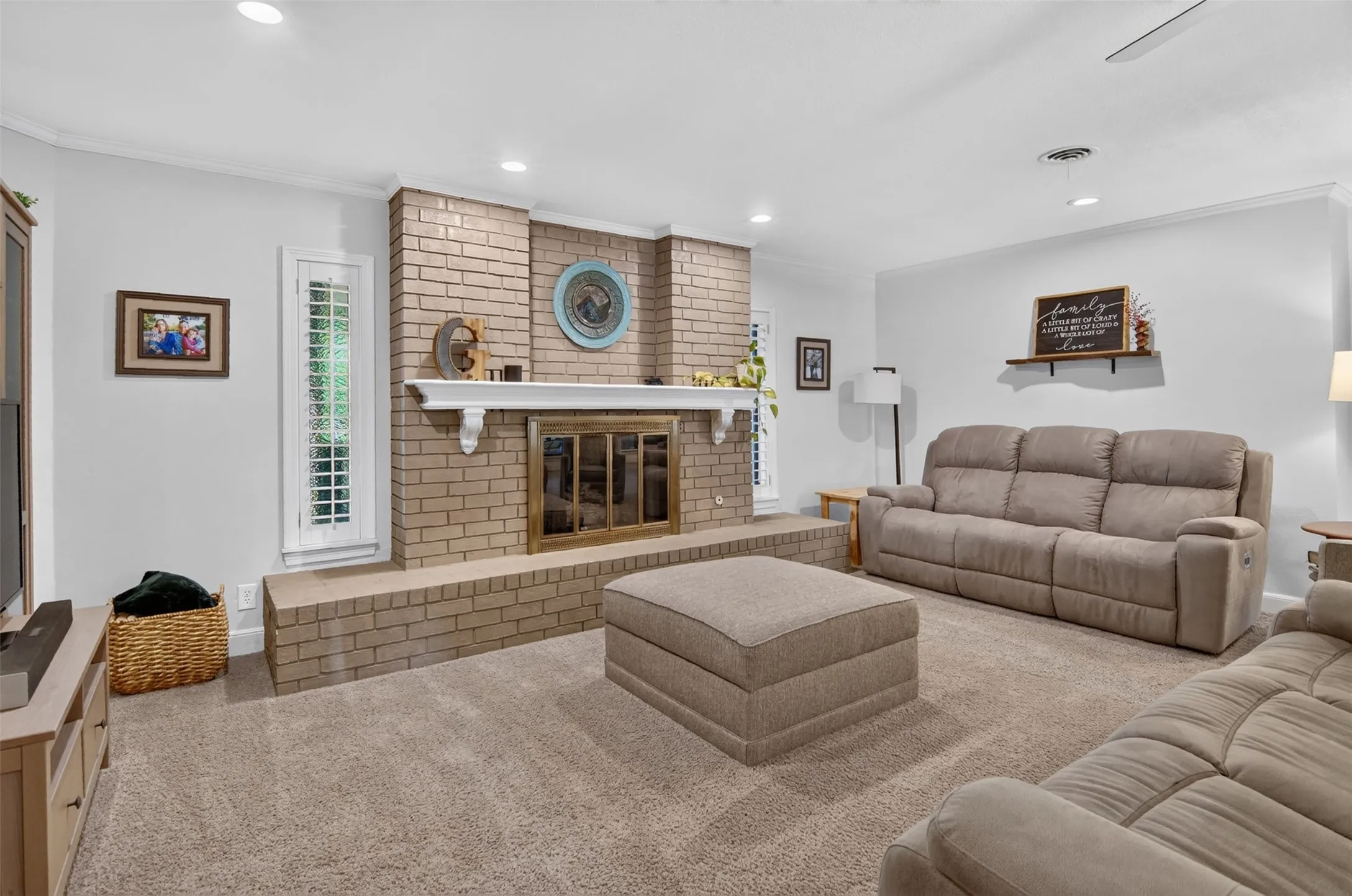 Single Family Residence For Sale in Young County , 825 Elm Street, Graham, Texas 76450, 3 Bedroom, 3 Bathroom, 1 Garage spaces, 3,187 Sqft, built in 1940, mls#21339649, Real Estate Agent in Graham, Homes For Sale in Young county, Homes For Sale in Graham, Realtor in Graham Texas, Real Estate Brokerage Independent Realty Texas, Luminita Cordes Realtor