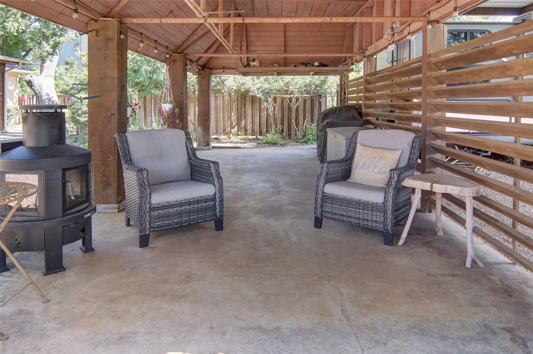 Single Family Residence For Sale in Young County , 825 Elm Street, Graham, Texas 76450, 3 Bedroom, 3 Bathroom, 1 Garage spaces, 3,187 Sqft, built in 1940, mls#21339649, Real Estate Agent in Graham, Homes For Sale in Young county, Homes For Sale in Graham, Realtor in Graham Texas, Real Estate Brokerage Independent Realty Texas, Luminita Cordes Realtor