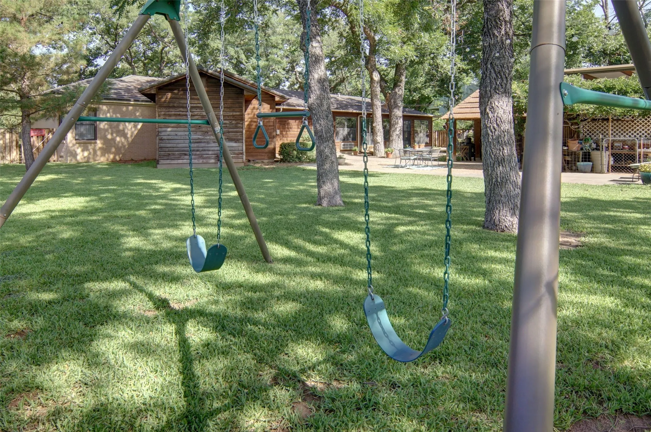 Single Family Residence For Sale in Young County , 825 Elm Street, Graham, Texas 76450, 3 Bedroom, 3 Bathroom, 1 Garage spaces, 3,187 Sqft, built in 1940, mls#21339649, Real Estate Agent in Graham, Homes For Sale in Young county, Homes For Sale in Graham, Realtor in Graham Texas, Real Estate Brokerage Independent Realty Texas, Luminita Cordes Realtor