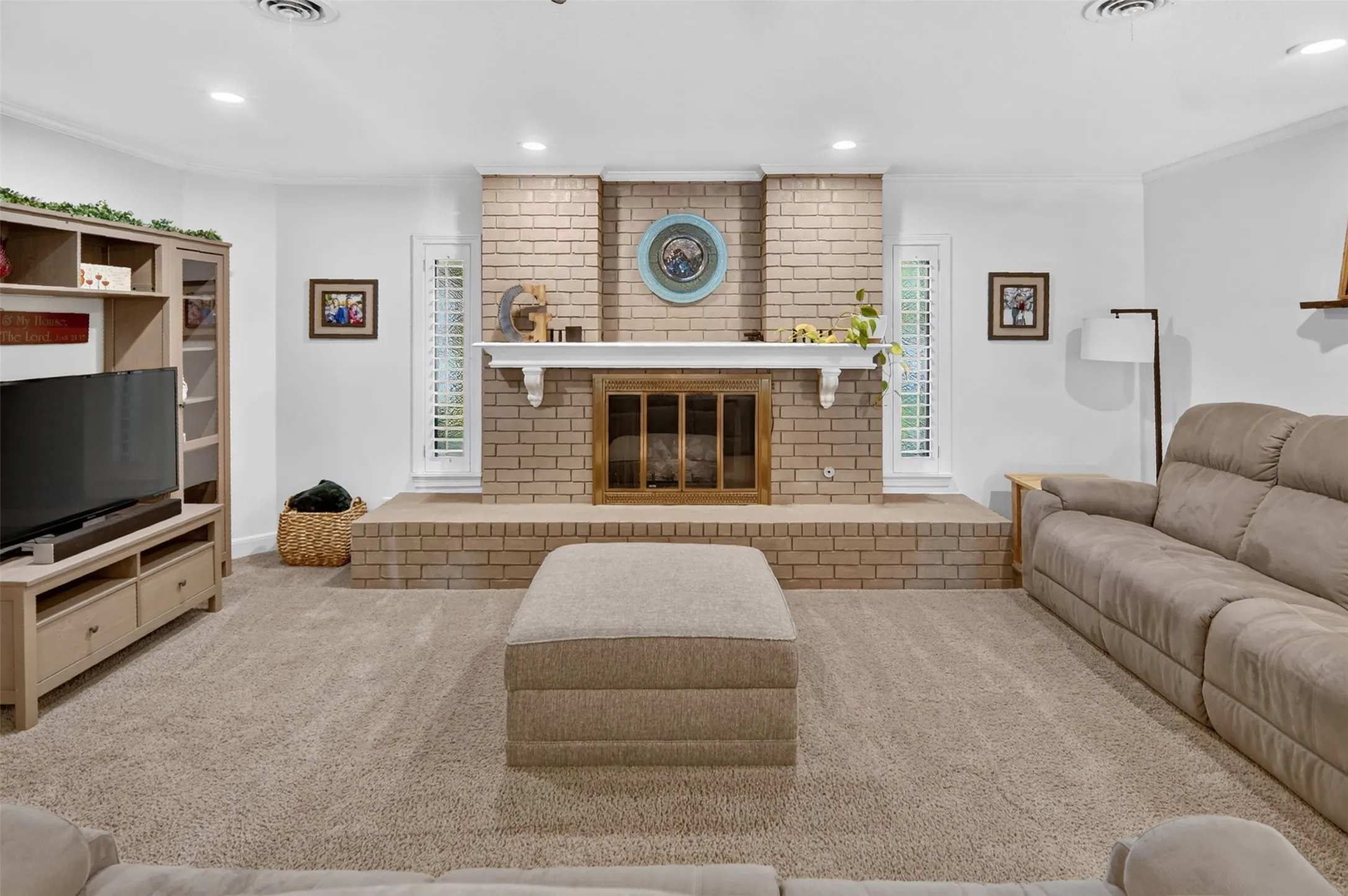 Single Family Residence For Sale in Young County , 825 Elm Street, Graham, Texas 76450, 3 Bedroom, 3 Bathroom, 1 Garage spaces, 3,187 Sqft, built in 1940, mls#21339649, Real Estate Agent in Graham, Homes For Sale in Young county, Homes For Sale in Graham, Realtor in Graham Texas, Real Estate Brokerage Independent Realty Texas, Luminita Cordes Realtor