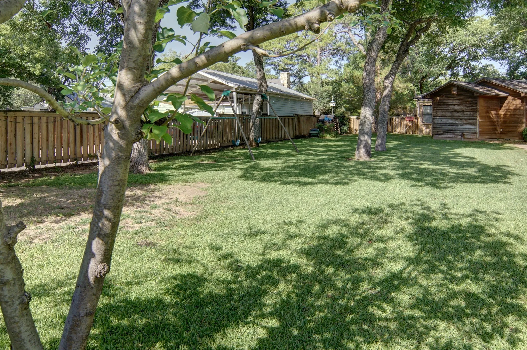Single Family Residence For Sale in Young County , 825 Elm Street, Graham, Texas 76450, 3 Bedroom, 3 Bathroom, 1 Garage spaces, 3,187 Sqft, built in 1940, mls#21339649, Real Estate Agent in Graham, Homes For Sale in Young county, Homes For Sale in Graham, Realtor in Graham Texas, Real Estate Brokerage Independent Realty Texas, Luminita Cordes Realtor