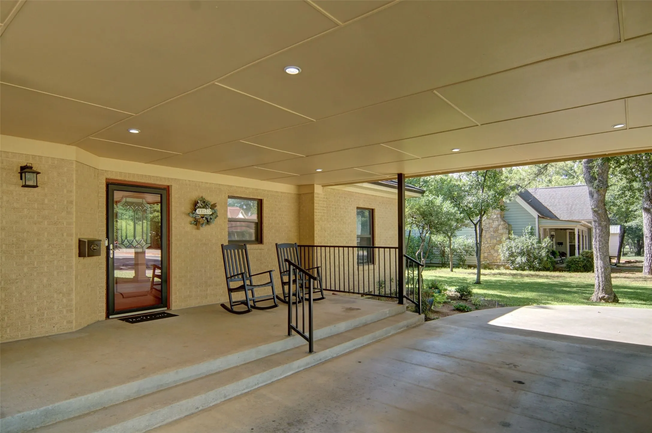 Single Family Residence For Sale in Young County , 825 Elm Street, Graham, Texas 76450, 3 Bedroom, 3 Bathroom, 1 Garage spaces, 3,187 Sqft, built in 1940, mls#21339649, Real Estate Agent in Graham, Homes For Sale in Young county, Homes For Sale in Graham, Realtor in Graham Texas, Real Estate Brokerage Independent Realty Texas, Luminita Cordes Realtor