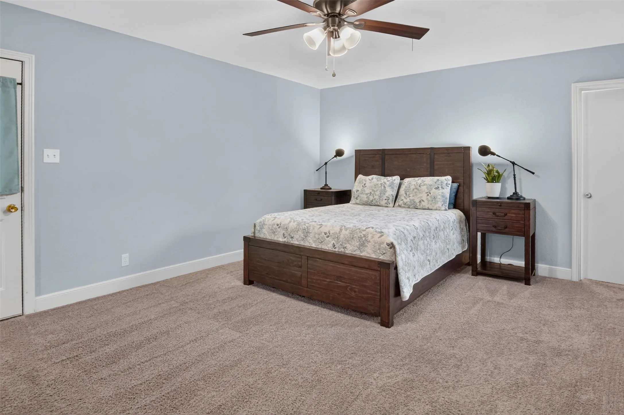Single Family Residence For Sale in Young County , 825 Elm Street, Graham, Texas 76450, 3 Bedroom, 3 Bathroom, 1 Garage spaces, 3,187 Sqft, built in 1940, mls#21339649, Real Estate Agent in Graham, Homes For Sale in Young county, Homes For Sale in Graham, Realtor in Graham Texas, Real Estate Brokerage Independent Realty Texas, Luminita Cordes Realtor