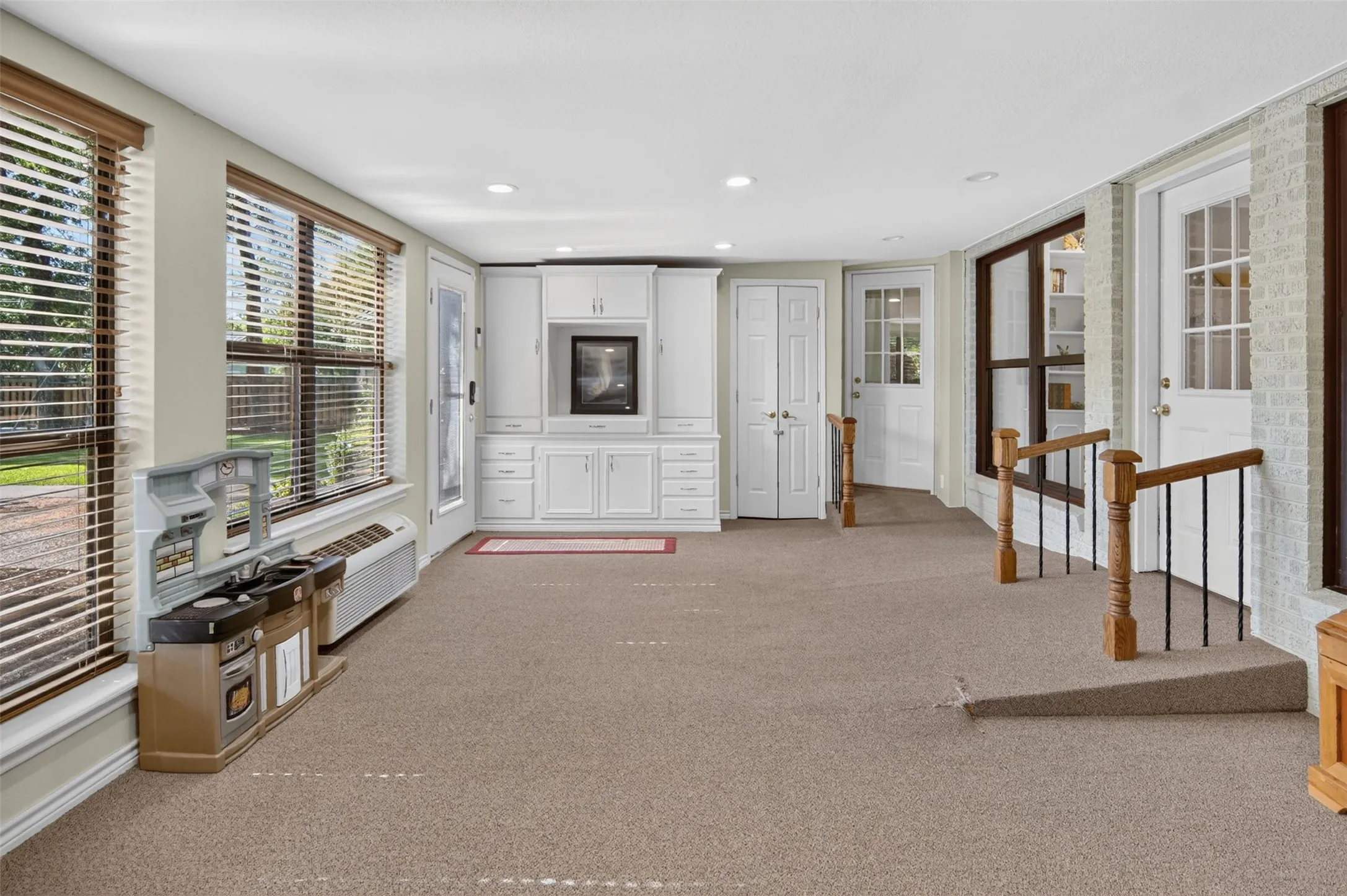 Single Family Residence For Sale in Young County , 825 Elm Street, Graham, Texas 76450, 3 Bedroom, 3 Bathroom, 1 Garage spaces, 3,187 Sqft, built in 1940, mls#21339649, Real Estate Agent in Graham, Homes For Sale in Young county, Homes For Sale in Graham, Realtor in Graham Texas, Real Estate Brokerage Independent Realty Texas, Luminita Cordes Realtor