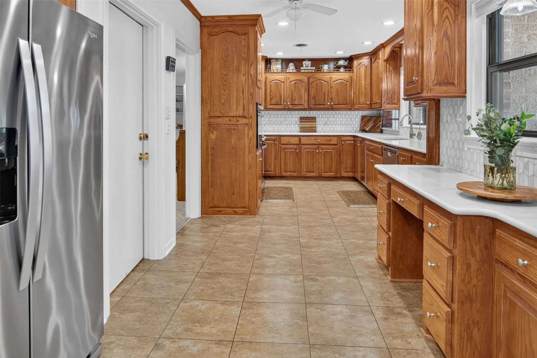 Single Family Residence For Sale in Young County , 825 Elm Street, Graham, Texas 76450, 3 Bedroom, 3 Bathroom, 1 Garage spaces, 3,187 Sqft, built in 1940, mls#21339649, Real Estate Agent in Graham, Homes For Sale in Young county, Homes For Sale in Graham, Realtor in Graham Texas, Real Estate Brokerage Independent Realty Texas, Luminita Cordes Realtor