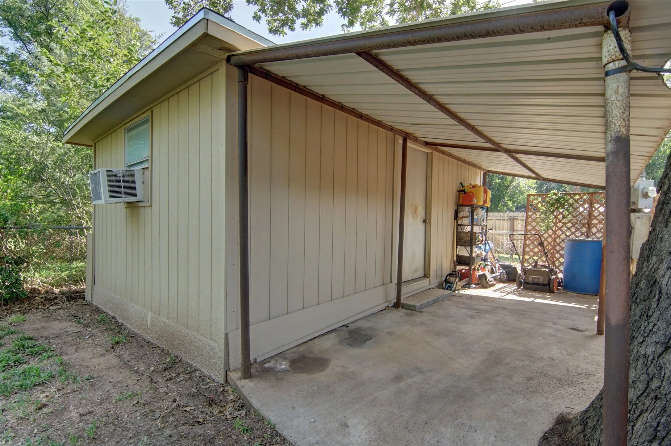 Single Family Residence For Sale in Young County , 825 Elm Street, Graham, Texas 76450, 3 Bedroom, 3 Bathroom, 1 Garage spaces, 3,187 Sqft, built in 1940, mls#21339649, Real Estate Agent in Graham, Homes For Sale in Young county, Homes For Sale in Graham, Realtor in Graham Texas, Real Estate Brokerage Independent Realty Texas, Luminita Cordes Realtor