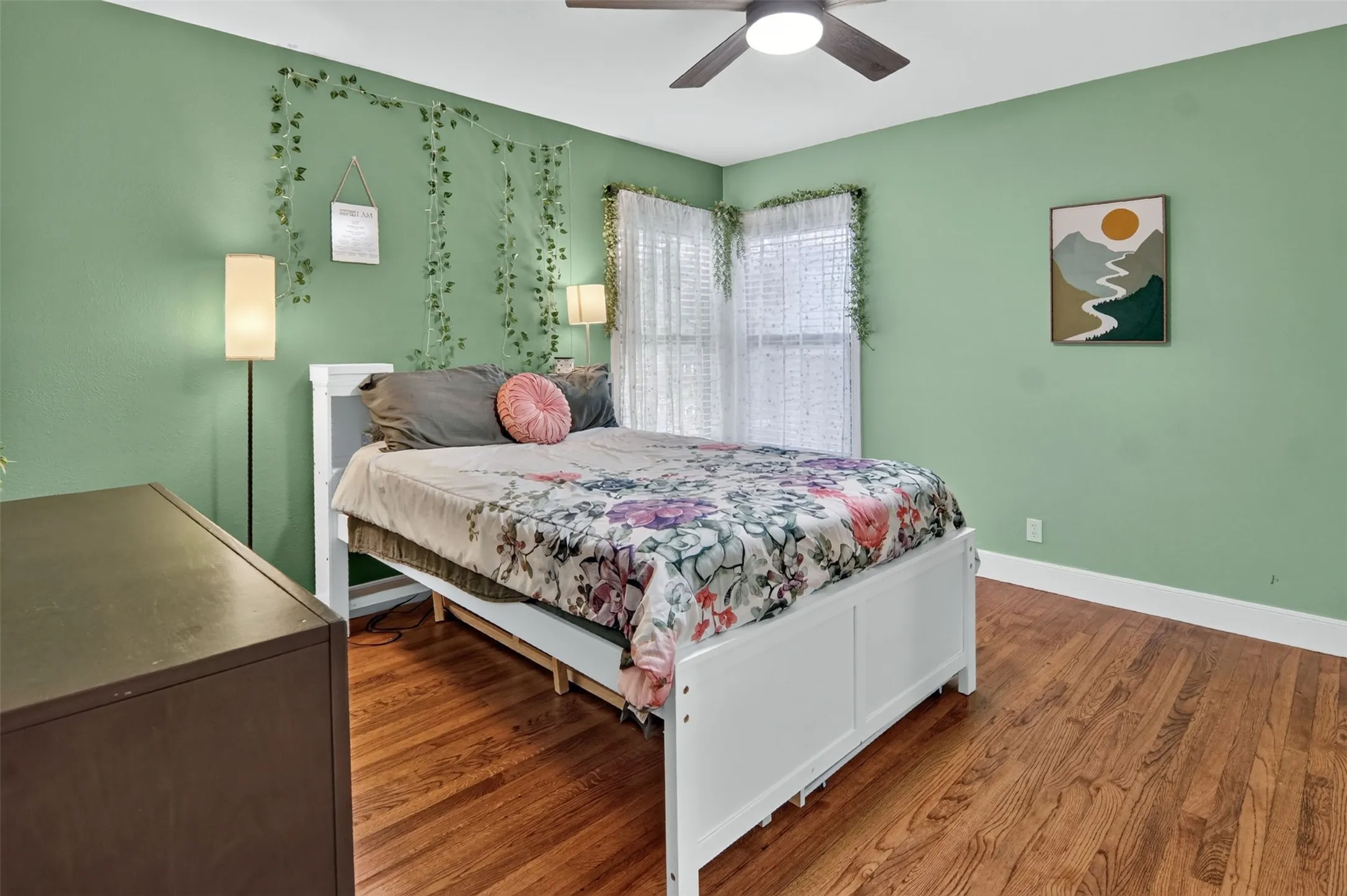 Single Family Residence For Sale in Young County , 825 Elm Street, Graham, Texas 76450, 3 Bedroom, 3 Bathroom, 1 Garage spaces, 3,187 Sqft, built in 1940, mls#21339649, Real Estate Agent in Graham, Homes For Sale in Young county, Homes For Sale in Graham, Realtor in Graham Texas, Real Estate Brokerage Independent Realty Texas, Luminita Cordes Realtor