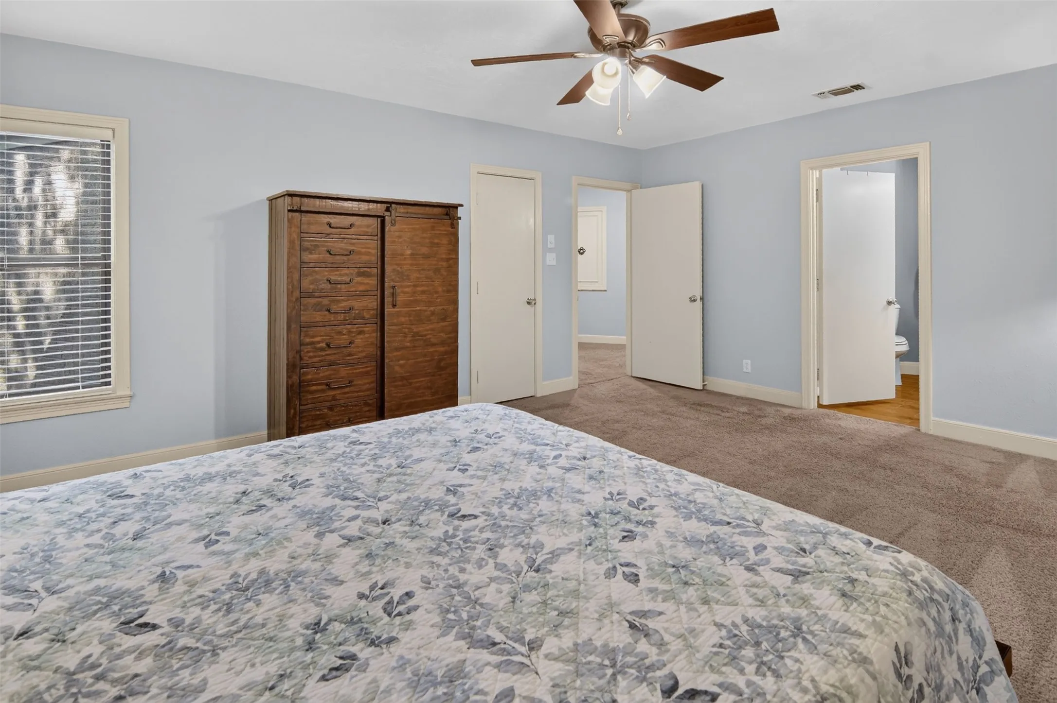Single Family Residence For Sale in Young County , 825 Elm Street, Graham, Texas 76450, 3 Bedroom, 3 Bathroom, 1 Garage spaces, 3,187 Sqft, built in 1940, mls#21339649, Real Estate Agent in Graham, Homes For Sale in Young county, Homes For Sale in Graham, Realtor in Graham Texas, Real Estate Brokerage Independent Realty Texas, Luminita Cordes Realtor