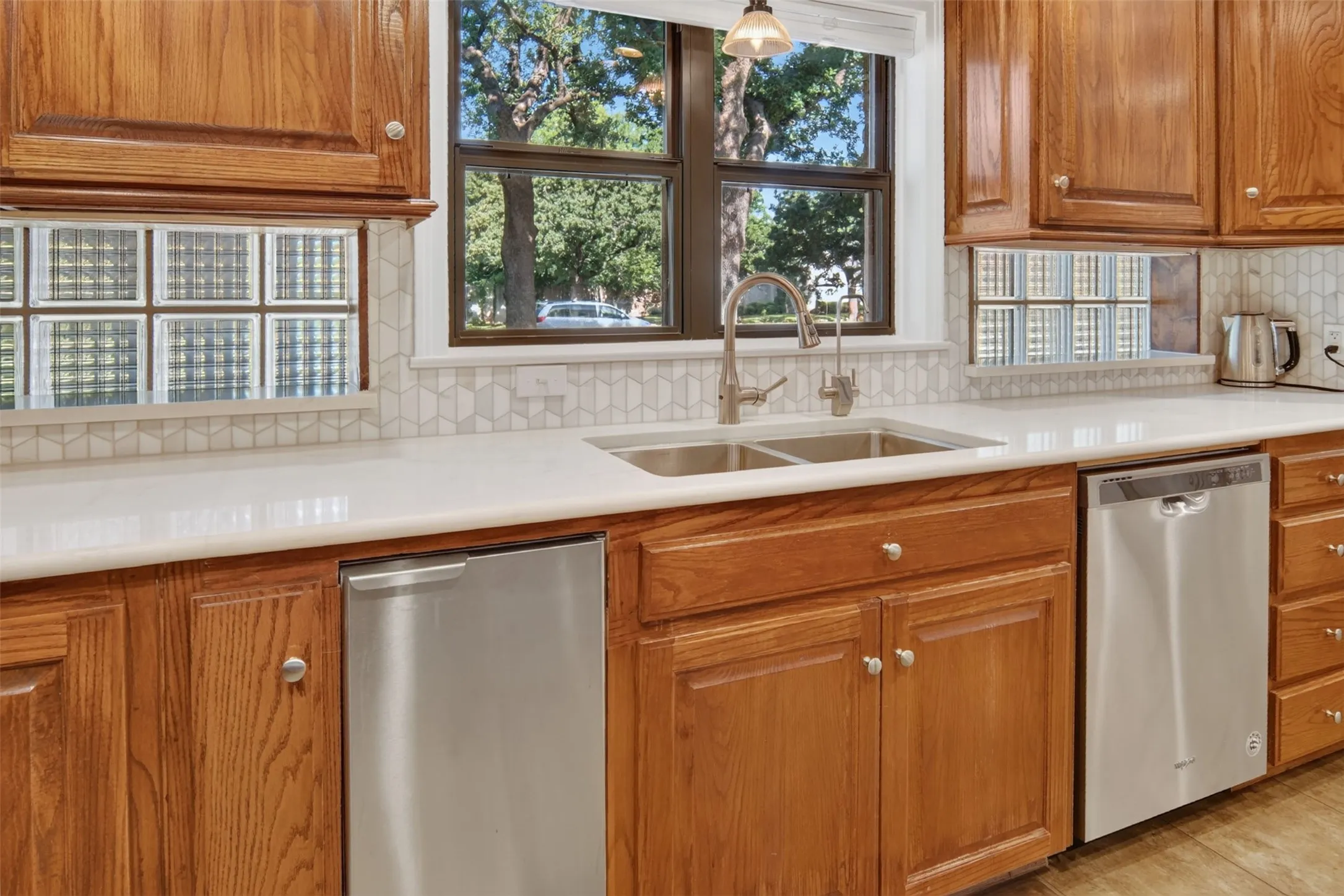 Single Family Residence For Sale in Young County , 825 Elm Street, Graham, Texas 76450, 3 Bedroom, 3 Bathroom, 1 Garage spaces, 3,187 Sqft, built in 1940, mls#21339649, Real Estate Agent in Graham, Homes For Sale in Young county, Homes For Sale in Graham, Realtor in Graham Texas, Real Estate Brokerage Independent Realty Texas, Luminita Cordes Realtor