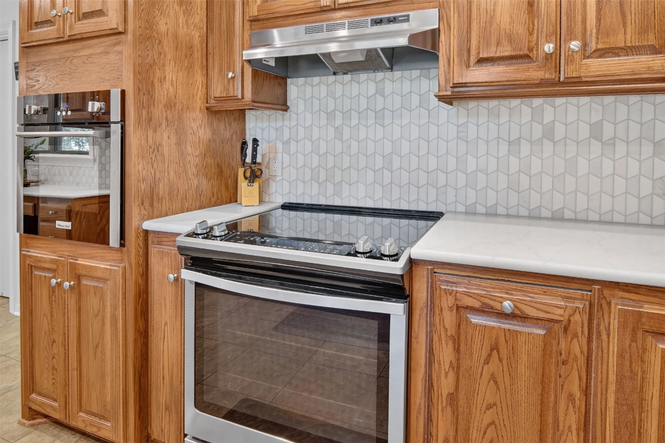 Single Family Residence For Sale in Young County , 825 Elm Street, Graham, Texas 76450, 3 Bedroom, 3 Bathroom, 1 Garage spaces, 3,187 Sqft, built in 1940, mls#21339649, Real Estate Agent in Graham, Homes For Sale in Young county, Homes For Sale in Graham, Realtor in Graham Texas, Real Estate Brokerage Independent Realty Texas, Luminita Cordes Realtor