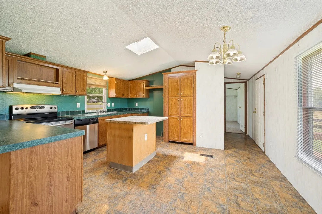 Mobile Home For Sale in Denton County , 9495 Brittany Hill Road, Sanger, Texas 76266, 3 Bedroom, 2 Bathroom, Garage spaces, 1,216 Sqft, built in 2002, mls#21339509, Real Estate Agent in Sanger, Homes For Sale in Denton county, Homes For Sale in Sanger, Realtor in Sanger Texas, Real Estate Brokerage Independent Realty Texas, Luminita Cordes Realtor