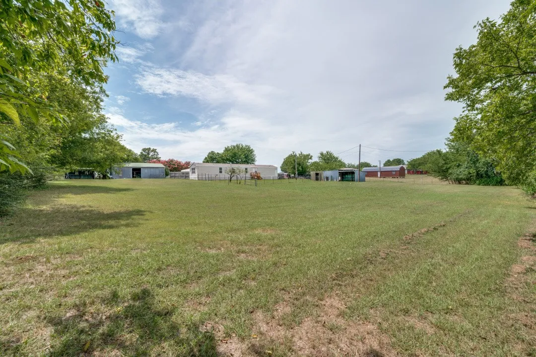 Mobile Home For Sale in Denton County , 9495 Brittany Hill Road, Sanger, Texas 76266, 3 Bedroom, 2 Bathroom, Garage spaces, 1,216 Sqft, built in 2002, mls#21339509, Real Estate Agent in Sanger, Homes For Sale in Denton county, Homes For Sale in Sanger, Realtor in Sanger Texas, Real Estate Brokerage Independent Realty Texas, Luminita Cordes Realtor