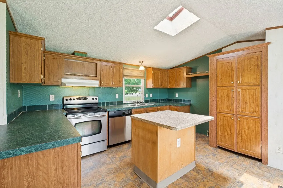 Mobile Home For Sale in Denton County , 9495 Brittany Hill Road, Sanger, Texas 76266, 3 Bedroom, 2 Bathroom, Garage spaces, 1,216 Sqft, built in 2002, mls#21339509, Real Estate Agent in Sanger, Homes For Sale in Denton county, Homes For Sale in Sanger, Realtor in Sanger Texas, Real Estate Brokerage Independent Realty Texas, Luminita Cordes Realtor