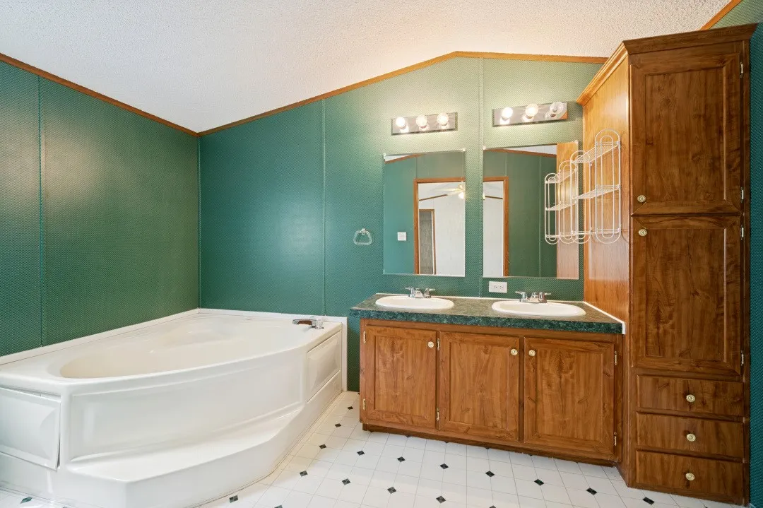 Mobile Home For Sale in Denton County , 9495 Brittany Hill Road, Sanger, Texas 76266, 3 Bedroom, 2 Bathroom, Garage spaces, 1,216 Sqft, built in 2002, mls#21339509, Real Estate Agent in Sanger, Homes For Sale in Denton county, Homes For Sale in Sanger, Realtor in Sanger Texas, Real Estate Brokerage Independent Realty Texas, Luminita Cordes Realtor