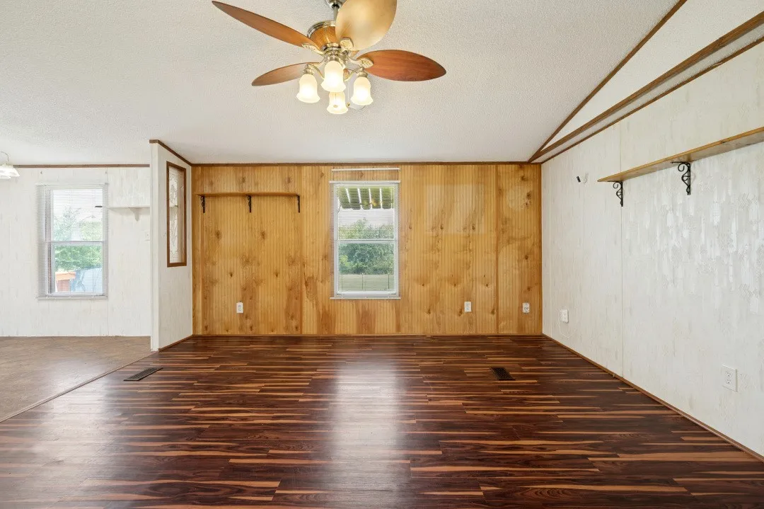 Mobile Home For Sale in Denton County , 9495 Brittany Hill Road, Sanger, Texas 76266, 3 Bedroom, 2 Bathroom, Garage spaces, 1,216 Sqft, built in 2002, mls#21339509, Real Estate Agent in Sanger, Homes For Sale in Denton county, Homes For Sale in Sanger, Realtor in Sanger Texas, Real Estate Brokerage Independent Realty Texas, Luminita Cordes Realtor