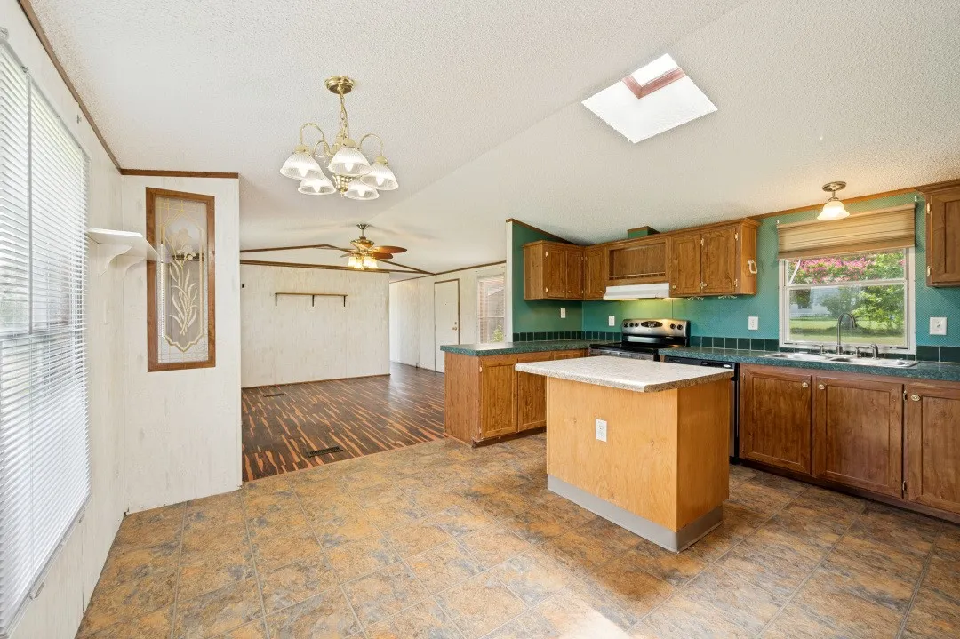 Mobile Home For Sale in Denton County , 9495 Brittany Hill Road, Sanger, Texas 76266, 3 Bedroom, 2 Bathroom, Garage spaces, 1,216 Sqft, built in 2002, mls#21339509, Real Estate Agent in Sanger, Homes For Sale in Denton county, Homes For Sale in Sanger, Realtor in Sanger Texas, Real Estate Brokerage Independent Realty Texas, Luminita Cordes Realtor