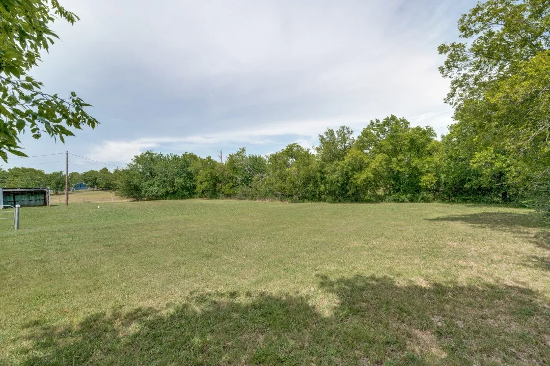 Mobile Home For Sale in Denton County , 9495 Brittany Hill Road, Sanger, Texas 76266, 3 Bedroom, 2 Bathroom, Garage spaces, 1,216 Sqft, built in 2002, mls#21339509, Real Estate Agent in Sanger, Homes For Sale in Denton county, Homes For Sale in Sanger, Realtor in Sanger Texas, Real Estate Brokerage Independent Realty Texas, Luminita Cordes Realtor