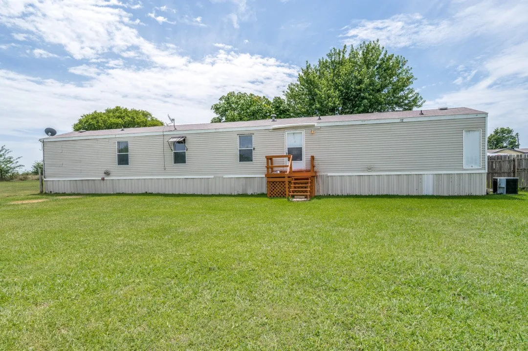 Mobile Home For Sale in Denton County , 9495 Brittany Hill Road, Sanger, Texas 76266, 3 Bedroom, 2 Bathroom, Garage spaces, 1,216 Sqft, built in 2002, mls#21339509, Real Estate Agent in Sanger, Homes For Sale in Denton county, Homes For Sale in Sanger, Realtor in Sanger Texas, Real Estate Brokerage Independent Realty Texas, Luminita Cordes Realtor