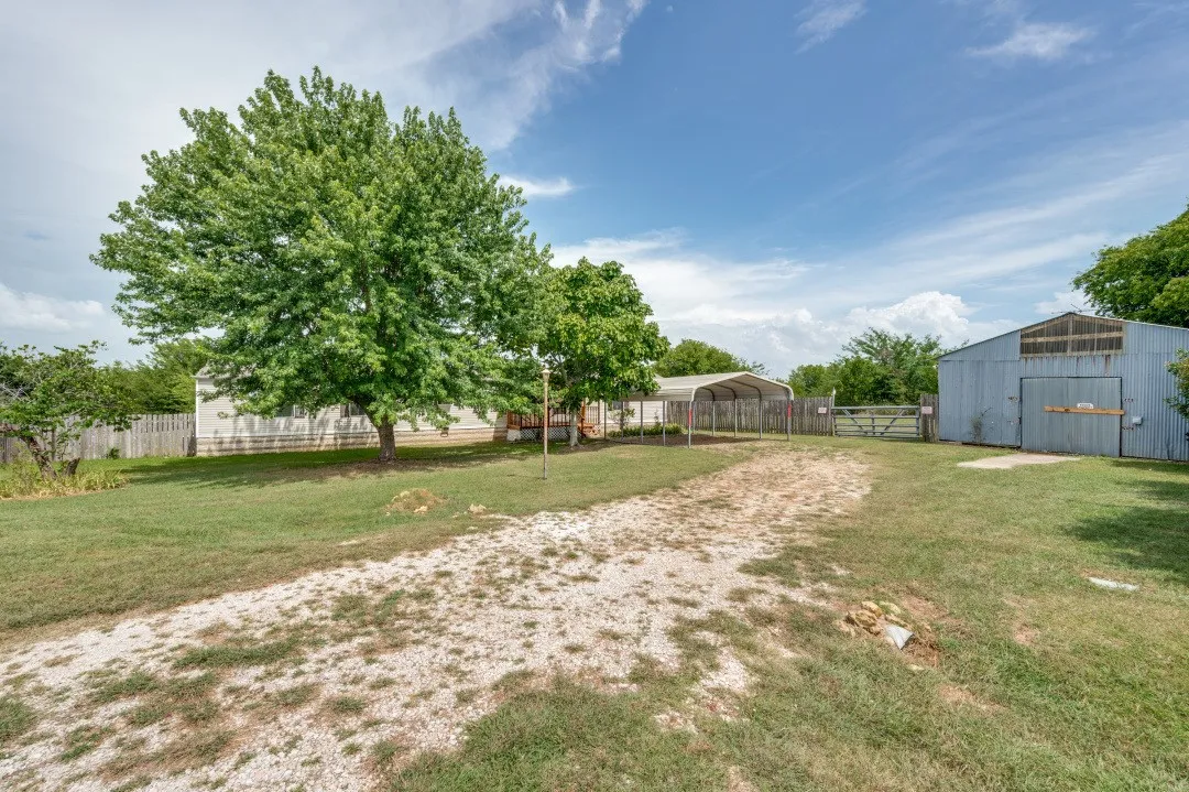 Mobile Home For Sale in Denton County , 9495 Brittany Hill Road, Sanger, Texas 76266, 3 Bedroom, 2 Bathroom, Garage spaces, 1,216 Sqft, built in 2002, mls#21339509, Real Estate Agent in Sanger, Homes For Sale in Denton county, Homes For Sale in Sanger, Realtor in Sanger Texas, Real Estate Brokerage Independent Realty Texas, Luminita Cordes Realtor