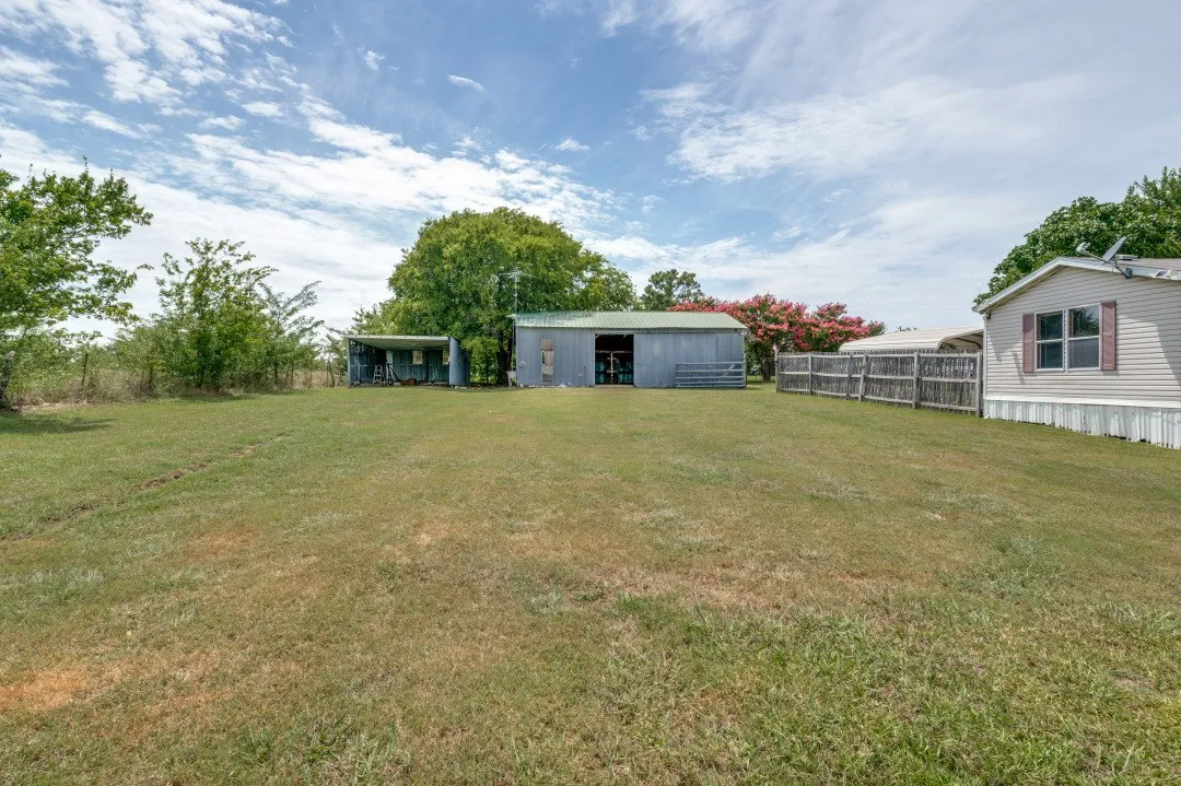 Mobile Home For Sale in Denton County , 9495 Brittany Hill Road, Sanger, Texas 76266, 3 Bedroom, 2 Bathroom, Garage spaces, 1,216 Sqft, built in 2002, mls#21339509, Real Estate Agent in Sanger, Homes For Sale in Denton county, Homes For Sale in Sanger, Realtor in Sanger Texas, Real Estate Brokerage Independent Realty Texas, Luminita Cordes Realtor