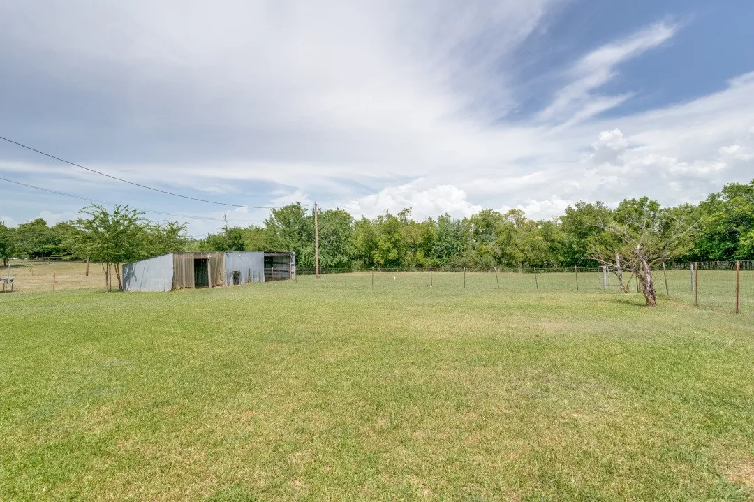 Mobile Home For Sale in Denton County , 9495 Brittany Hill Road, Sanger, Texas 76266, 3 Bedroom, 2 Bathroom, Garage spaces, 1,216 Sqft, built in 2002, mls#21339509, Real Estate Agent in Sanger, Homes For Sale in Denton county, Homes For Sale in Sanger, Realtor in Sanger Texas, Real Estate Brokerage Independent Realty Texas, Luminita Cordes Realtor
