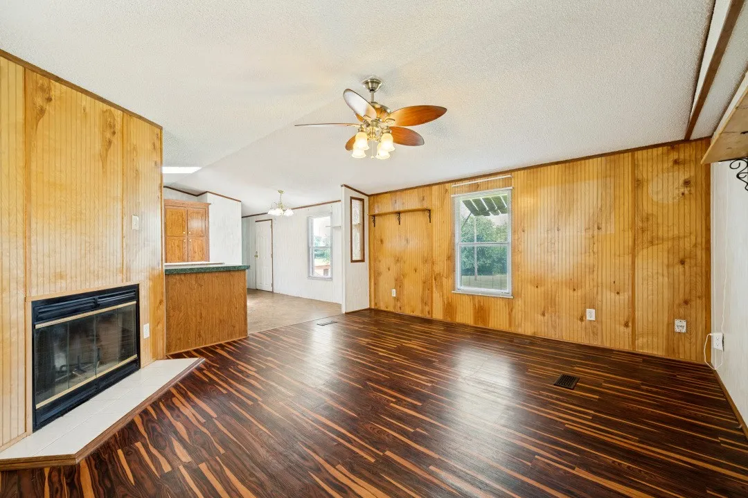 Mobile Home For Sale in Denton County , 9495 Brittany Hill Road, Sanger, Texas 76266, 3 Bedroom, 2 Bathroom, Garage spaces, 1,216 Sqft, built in 2002, mls#21339509, Real Estate Agent in Sanger, Homes For Sale in Denton county, Homes For Sale in Sanger, Realtor in Sanger Texas, Real Estate Brokerage Independent Realty Texas, Luminita Cordes Realtor