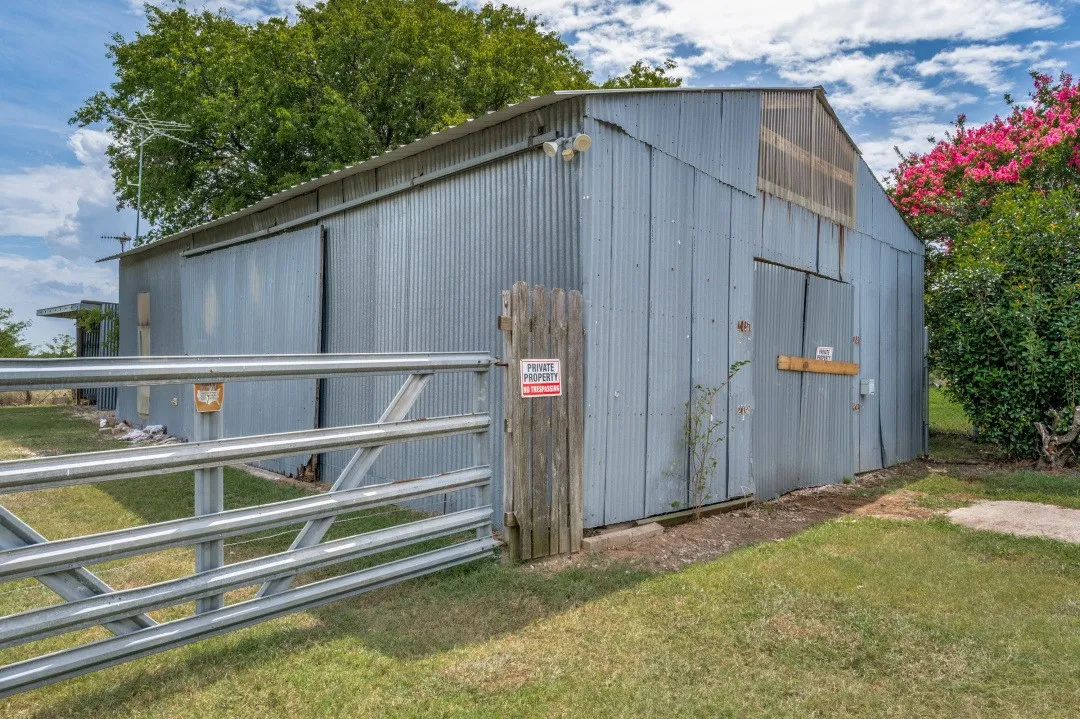 Mobile Home For Sale in Denton County , 9495 Brittany Hill Road, Sanger, Texas 76266, 3 Bedroom, 2 Bathroom, Garage spaces, 1,216 Sqft, built in 2002, mls#21339509, Real Estate Agent in Sanger, Homes For Sale in Denton county, Homes For Sale in Sanger, Realtor in Sanger Texas, Real Estate Brokerage Independent Realty Texas, Luminita Cordes Realtor