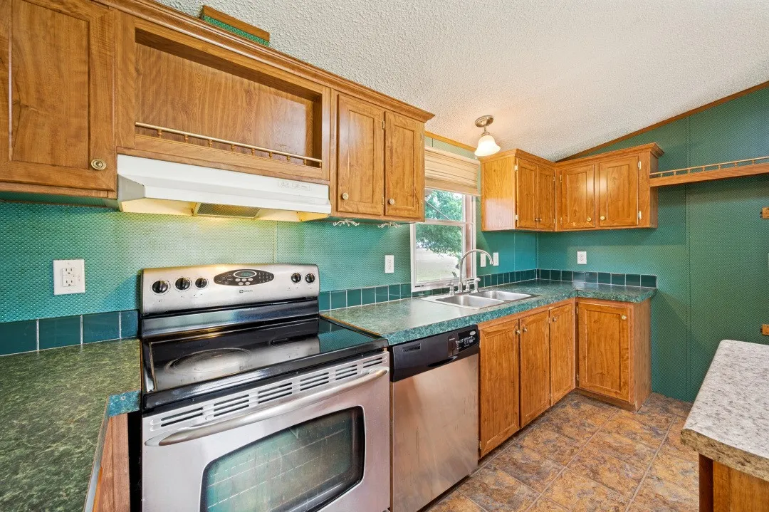 Mobile Home For Sale in Denton County , 9495 Brittany Hill Road, Sanger, Texas 76266, 3 Bedroom, 2 Bathroom, Garage spaces, 1,216 Sqft, built in 2002, mls#21339509, Real Estate Agent in Sanger, Homes For Sale in Denton county, Homes For Sale in Sanger, Realtor in Sanger Texas, Real Estate Brokerage Independent Realty Texas, Luminita Cordes Realtor