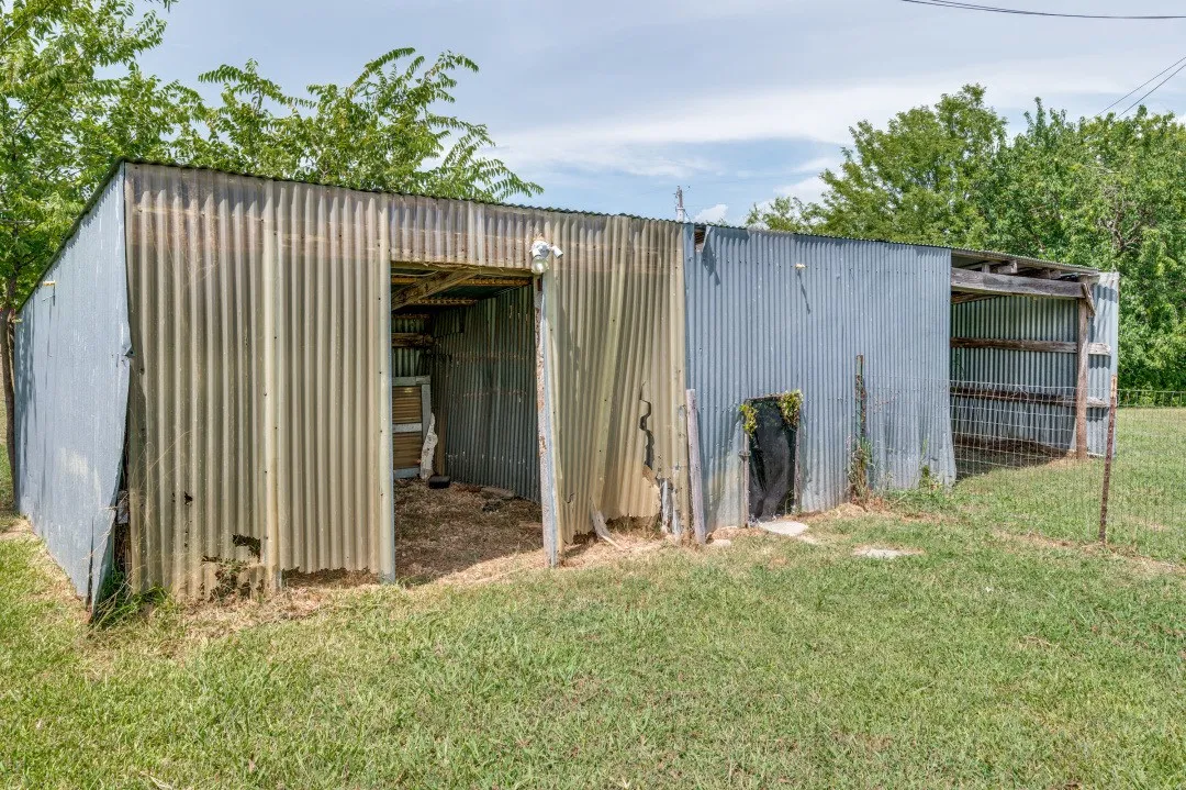 Mobile Home For Sale in Denton County , 9495 Brittany Hill Road, Sanger, Texas 76266, 3 Bedroom, 2 Bathroom, Garage spaces, 1,216 Sqft, built in 2002, mls#21339509, Real Estate Agent in Sanger, Homes For Sale in Denton county, Homes For Sale in Sanger, Realtor in Sanger Texas, Real Estate Brokerage Independent Realty Texas, Luminita Cordes Realtor