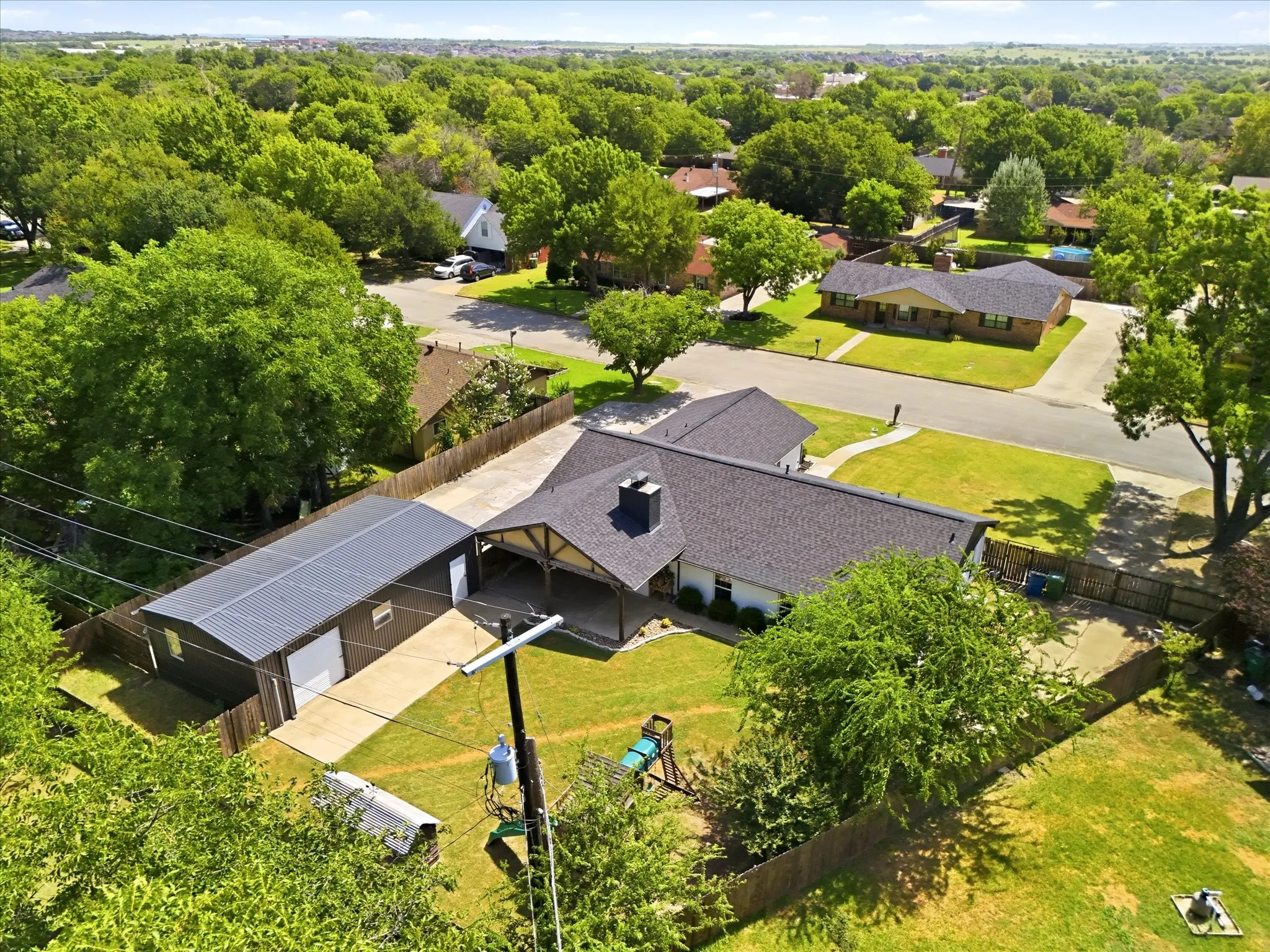 Single Family Residence For Sale in Denton County , 209 Diane Drive, Sanger, Texas 76266, 4 Bedroom, 3 Bathroom, 2 Garage spaces, 1,904 Sqft, built in 1983, mls#21339768, Real Estate Agent in Sanger, Homes For Sale in Denton county, Homes For Sale in Sanger, Realtor in Sanger Texas, Real Estate Brokerage Independent Realty Texas, Luminita Cordes Realtor