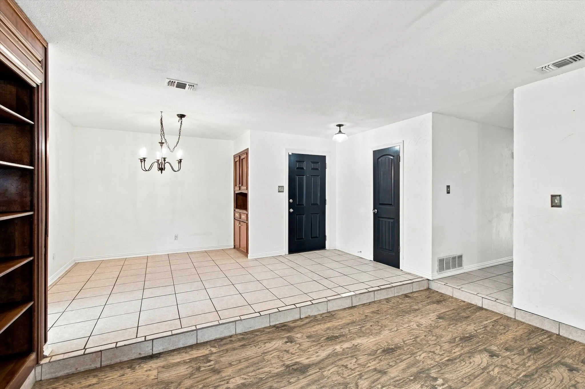 Single Family Residence For Sale in Denton County , 209 Diane Drive, Sanger, Texas 76266, 4 Bedroom, 3 Bathroom, 2 Garage spaces, 1,904 Sqft, built in 1983, mls#21339768, Real Estate Agent in Sanger, Homes For Sale in Denton county, Homes For Sale in Sanger, Realtor in Sanger Texas, Real Estate Brokerage Independent Realty Texas, Luminita Cordes Realtor