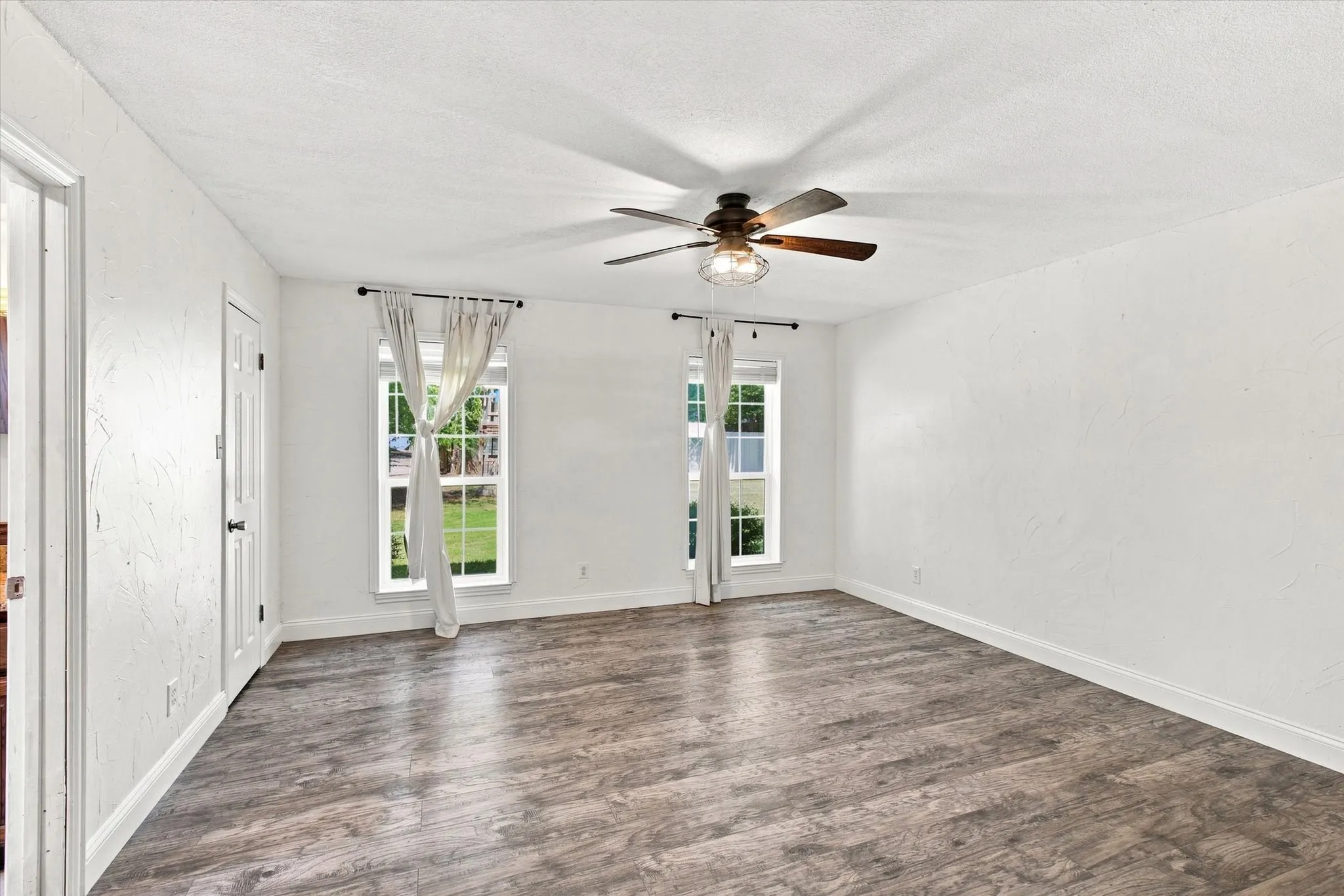 Single Family Residence For Sale in Denton County , 209 Diane Drive, Sanger, Texas 76266, 4 Bedroom, 3 Bathroom, 2 Garage spaces, 1,904 Sqft, built in 1983, mls#21339768, Real Estate Agent in Sanger, Homes For Sale in Denton county, Homes For Sale in Sanger, Realtor in Sanger Texas, Real Estate Brokerage Independent Realty Texas, Luminita Cordes Realtor