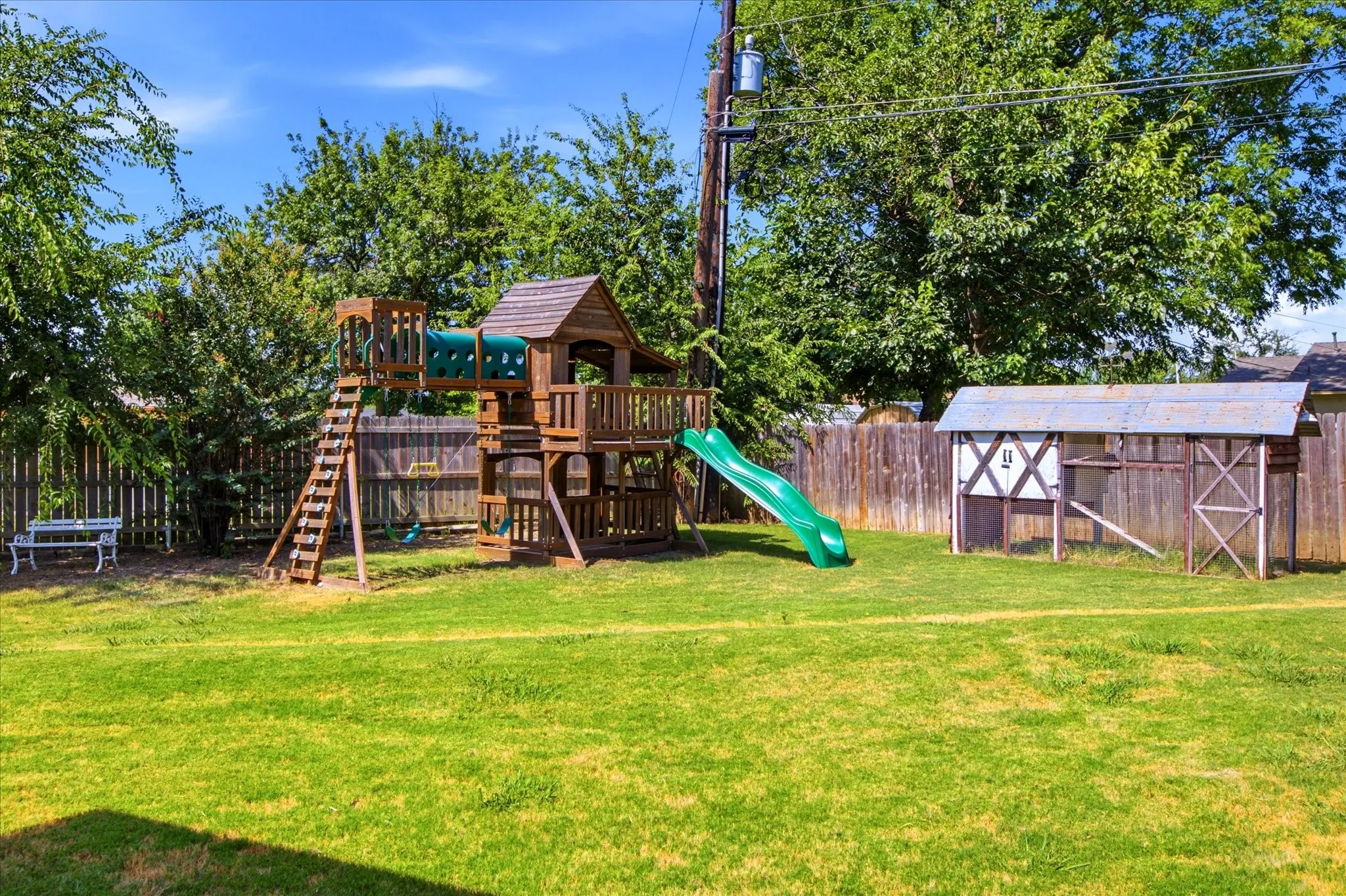 Single Family Residence For Sale in Denton County , 209 Diane Drive, Sanger, Texas 76266, 4 Bedroom, 3 Bathroom, 2 Garage spaces, 1,904 Sqft, built in 1983, mls#21339768, Real Estate Agent in Sanger, Homes For Sale in Denton county, Homes For Sale in Sanger, Realtor in Sanger Texas, Real Estate Brokerage Independent Realty Texas, Luminita Cordes Realtor