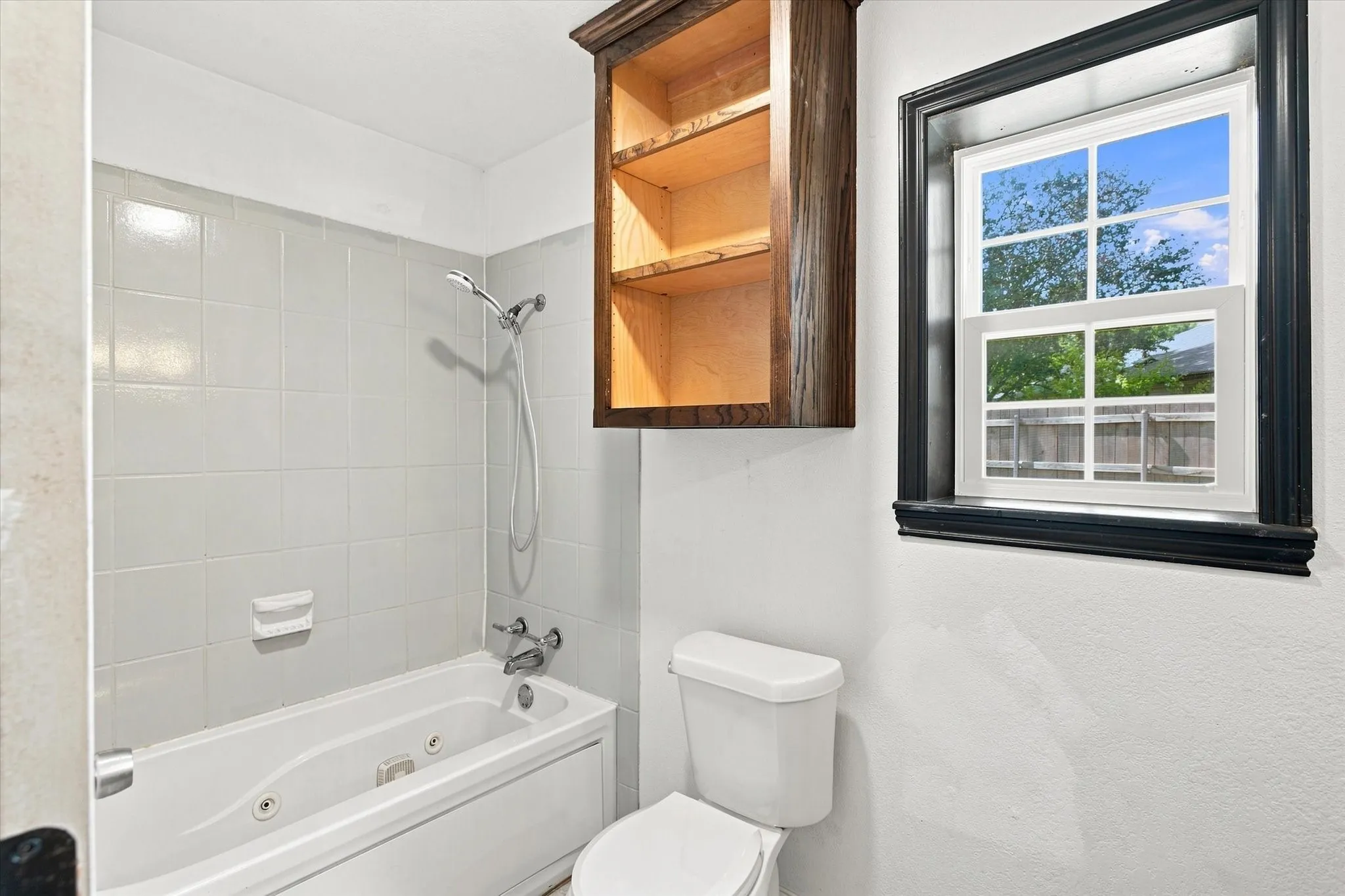 Single Family Residence For Sale in Denton County , 209 Diane Drive, Sanger, Texas 76266, 4 Bedroom, 3 Bathroom, 2 Garage spaces, 1,904 Sqft, built in 1983, mls#21339768, Real Estate Agent in Sanger, Homes For Sale in Denton county, Homes For Sale in Sanger, Realtor in Sanger Texas, Real Estate Brokerage Independent Realty Texas, Luminita Cordes Realtor