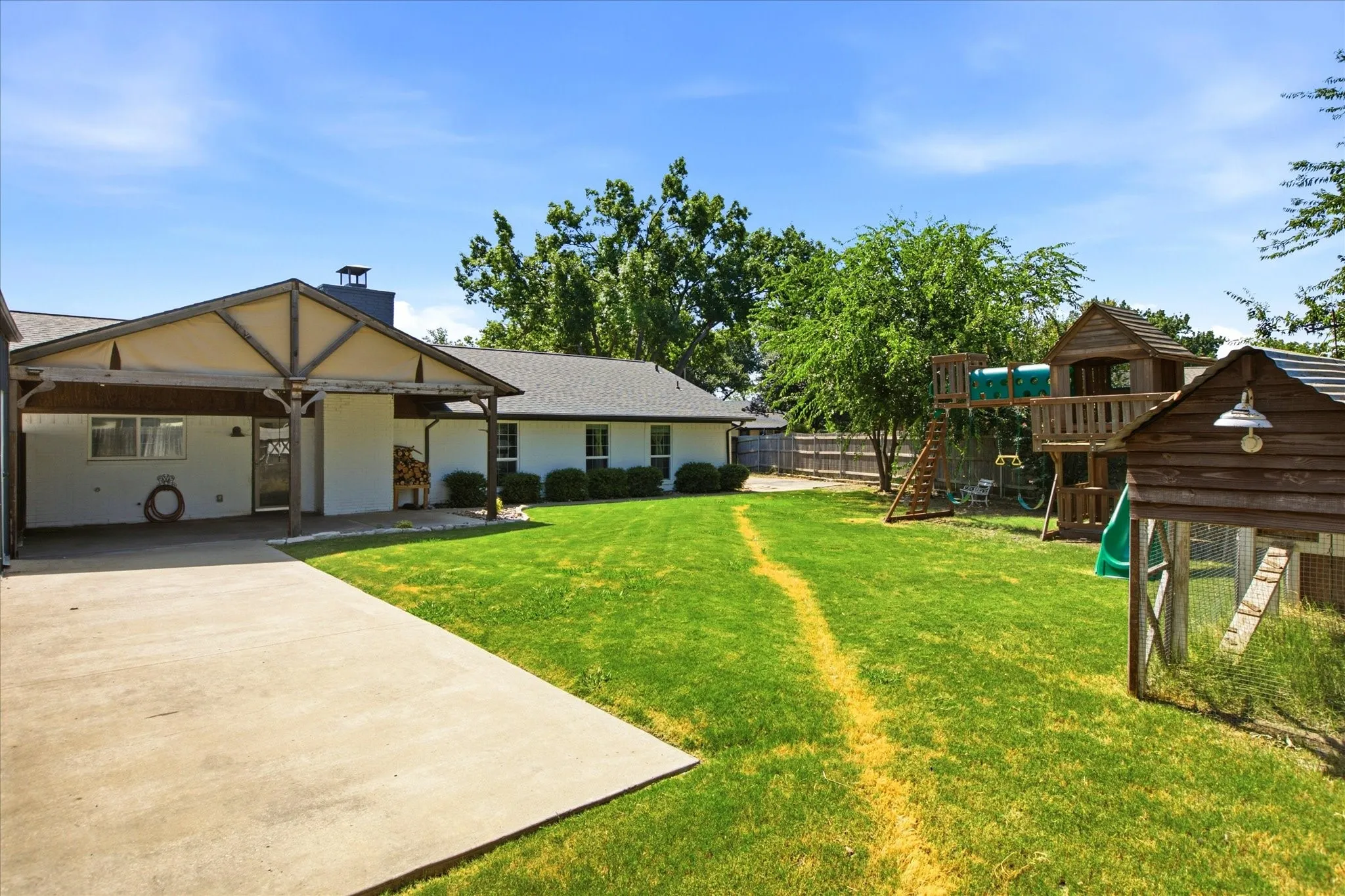 Single Family Residence For Sale in Denton County , 209 Diane Drive, Sanger, Texas 76266, 4 Bedroom, 3 Bathroom, 2 Garage spaces, 1,904 Sqft, built in 1983, mls#21339768, Real Estate Agent in Sanger, Homes For Sale in Denton county, Homes For Sale in Sanger, Realtor in Sanger Texas, Real Estate Brokerage Independent Realty Texas, Luminita Cordes Realtor