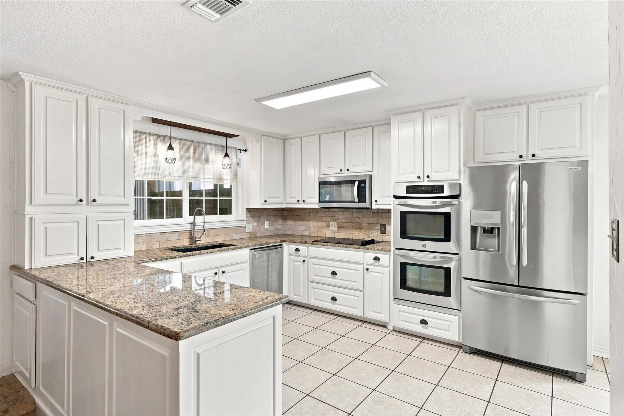 Single Family Residence For Sale in Denton County , 209 Diane Drive, Sanger, Texas 76266, 4 Bedroom, 3 Bathroom, 2 Garage spaces, 1,904 Sqft, built in 1983, mls#21339768, Real Estate Agent in Sanger, Homes For Sale in Denton county, Homes For Sale in Sanger, Realtor in Sanger Texas, Real Estate Brokerage Independent Realty Texas, Luminita Cordes Realtor