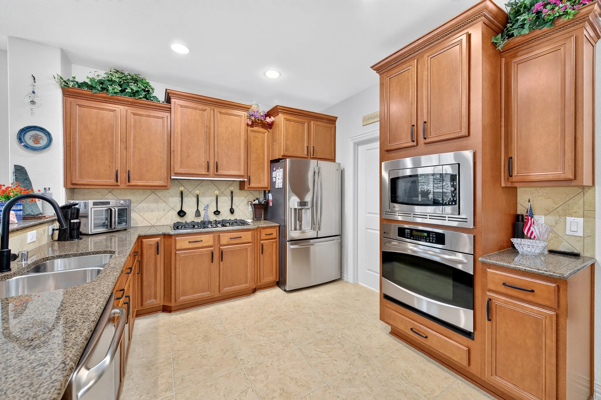 Single Family Residence For Sale in Denton County , 7444 Saint Petersburg Drive, Frisco, Texas 75036, 2 Bedroom, 2 Bathroom, 2 Garage spaces, 1,750 Sqft, built in 2006, mls#21339921, Real Estate Agent in Frisco, Homes For Sale in Denton county, Homes For Sale in Frisco, Realtor in Frisco Texas, Real Estate Brokerage Independent Realty Texas, Luminita Cordes Realtor