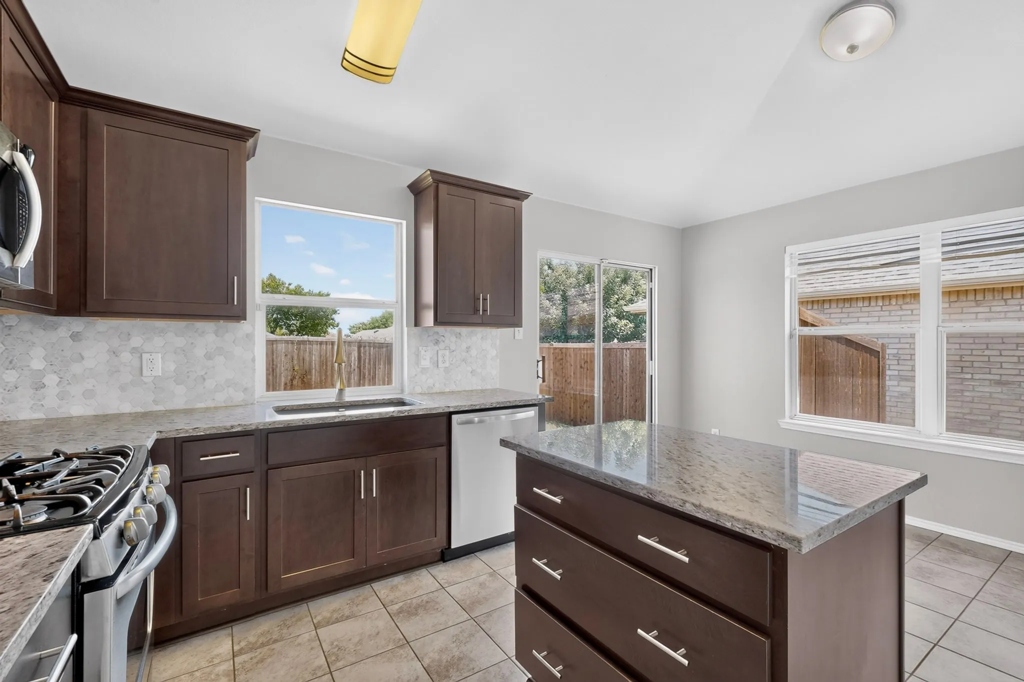 Single Family Residence For Rent in Collin County , 9012 Boone Drive, Mc Kinney, Texas 75071, 3 Bedrooms, 2 Bathrooms, 2 Garage spaces, 1,391 Sqft, built in 2003, Price $2,200, mls#21340144, Real Estate Agent in Mc Kinney, Homes For Rent in Collin county, Homes For Rent in Mc Kinney, Realtor in Mc Kinney Texas, Real Estate Brokerage Independent Realty Texas, Luminita Cordes Realtor