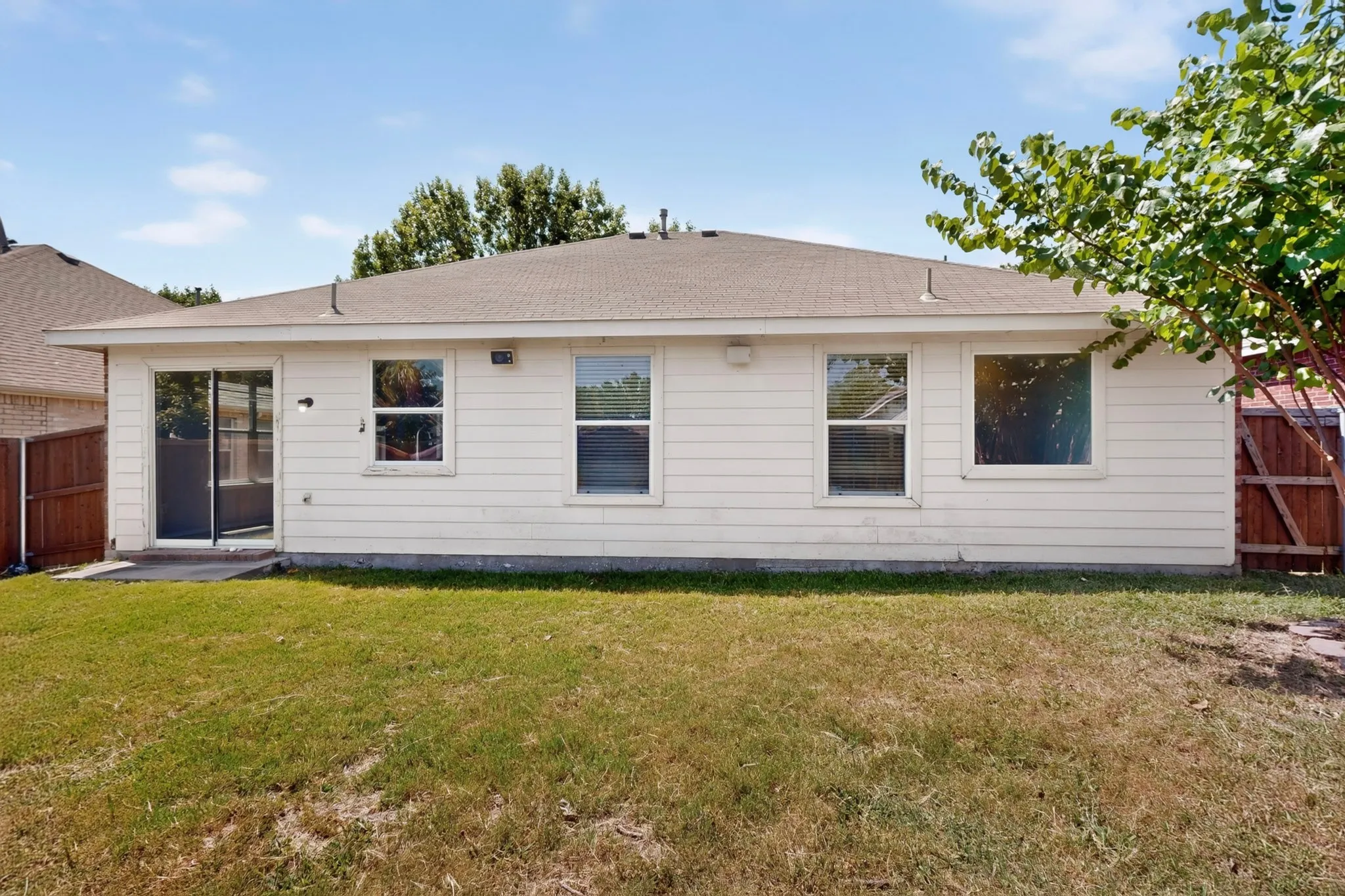Single Family Residence For Rent in Collin County , 9012 Boone Drive, Mc Kinney, Texas 75071, 3 Bedrooms, 2 Bathrooms, 2 Garage spaces, 1,391 Sqft, built in 2003, Price $2,200, mls#21340144, Real Estate Agent in Mc Kinney, Homes For Rent in Collin county, Homes For Rent in Mc Kinney, Realtor in Mc Kinney Texas, Real Estate Brokerage Independent Realty Texas, Luminita Cordes Realtor