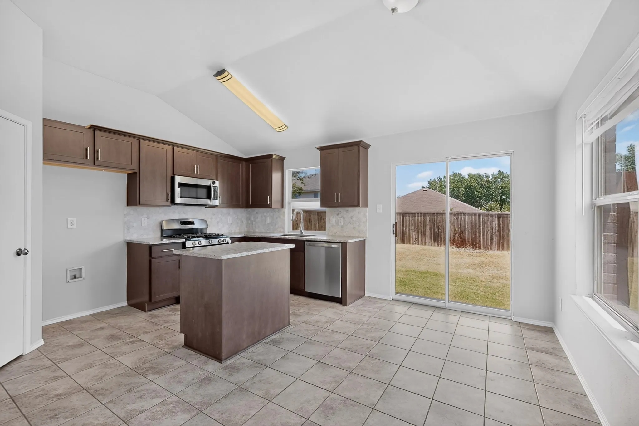 Single Family Residence For Rent in Collin County , 9012 Boone Drive, Mc Kinney, Texas 75071, 3 Bedrooms, 2 Bathrooms, 2 Garage spaces, 1,391 Sqft, built in 2003, Price $2,200, mls#21340144, Real Estate Agent in Mc Kinney, Homes For Rent in Collin county, Homes For Rent in Mc Kinney, Realtor in Mc Kinney Texas, Real Estate Brokerage Independent Realty Texas, Luminita Cordes Realtor