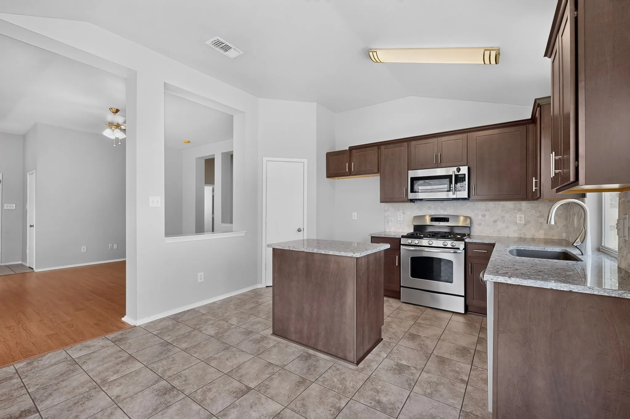Single Family Residence For Rent in Collin County , 9012 Boone Drive, Mc Kinney, Texas 75071, 3 Bedrooms, 2 Bathrooms, 2 Garage spaces, 1,391 Sqft, built in 2003, Price $2,200, mls#21340144, Real Estate Agent in Mc Kinney, Homes For Rent in Collin county, Homes For Rent in Mc Kinney, Realtor in Mc Kinney Texas, Real Estate Brokerage Independent Realty Texas, Luminita Cordes Realtor