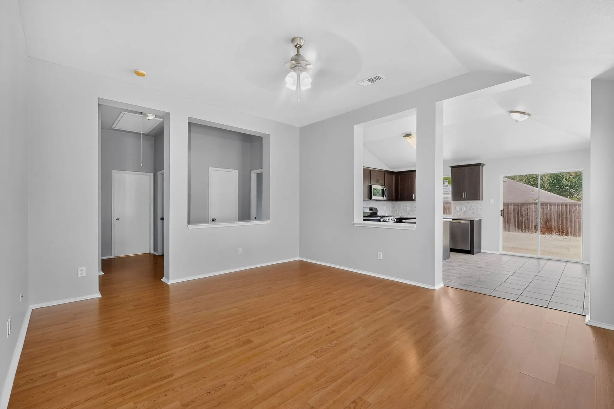 Single Family Residence For Rent in Collin County , 9012 Boone Drive, Mc Kinney, Texas 75071, 3 Bedrooms, 2 Bathrooms, 2 Garage spaces, 1,391 Sqft, built in 2003, Price $2,200, mls#21340144, Real Estate Agent in Mc Kinney, Homes For Rent in Collin county, Homes For Rent in Mc Kinney, Realtor in Mc Kinney Texas, Real Estate Brokerage Independent Realty Texas, Luminita Cordes Realtor