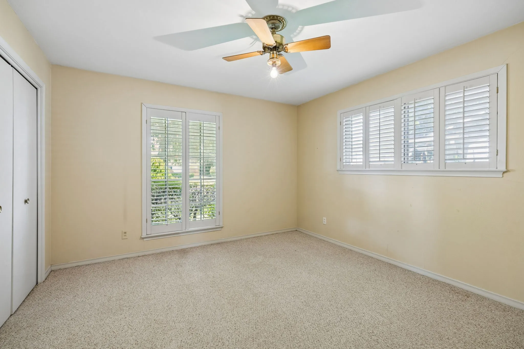 Single Family Residence For Sale in Dallas County , 3240 Chapel Downs Drive, Dallas, Texas 75229, 4 Bedroom, 3 Bathroom, 2 Garage spaces, 2,316 Sqft, built in 1962, mls#21338829, Real Estate Agent in Dallas, Homes For Sale in Dallas county, Homes For Sale in Dallas, Realtor in Dallas Texas, Real Estate Brokerage Independent Realty Texas, Luminita Cordes Realtor
